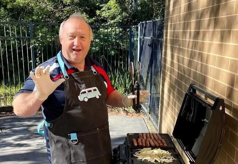 Yes our fabulous Boutique Barbie will be fired up &amp; serving delicious sausage sizzles for lunch in the courtyard by volunteer Chris🌭🥳
🎈Community Garage Sale 
🎈This Sat 28th June
🎈9am-1pm
🎈The Berkeley Centre
1 Heather Ave 
Glenning Valley 
