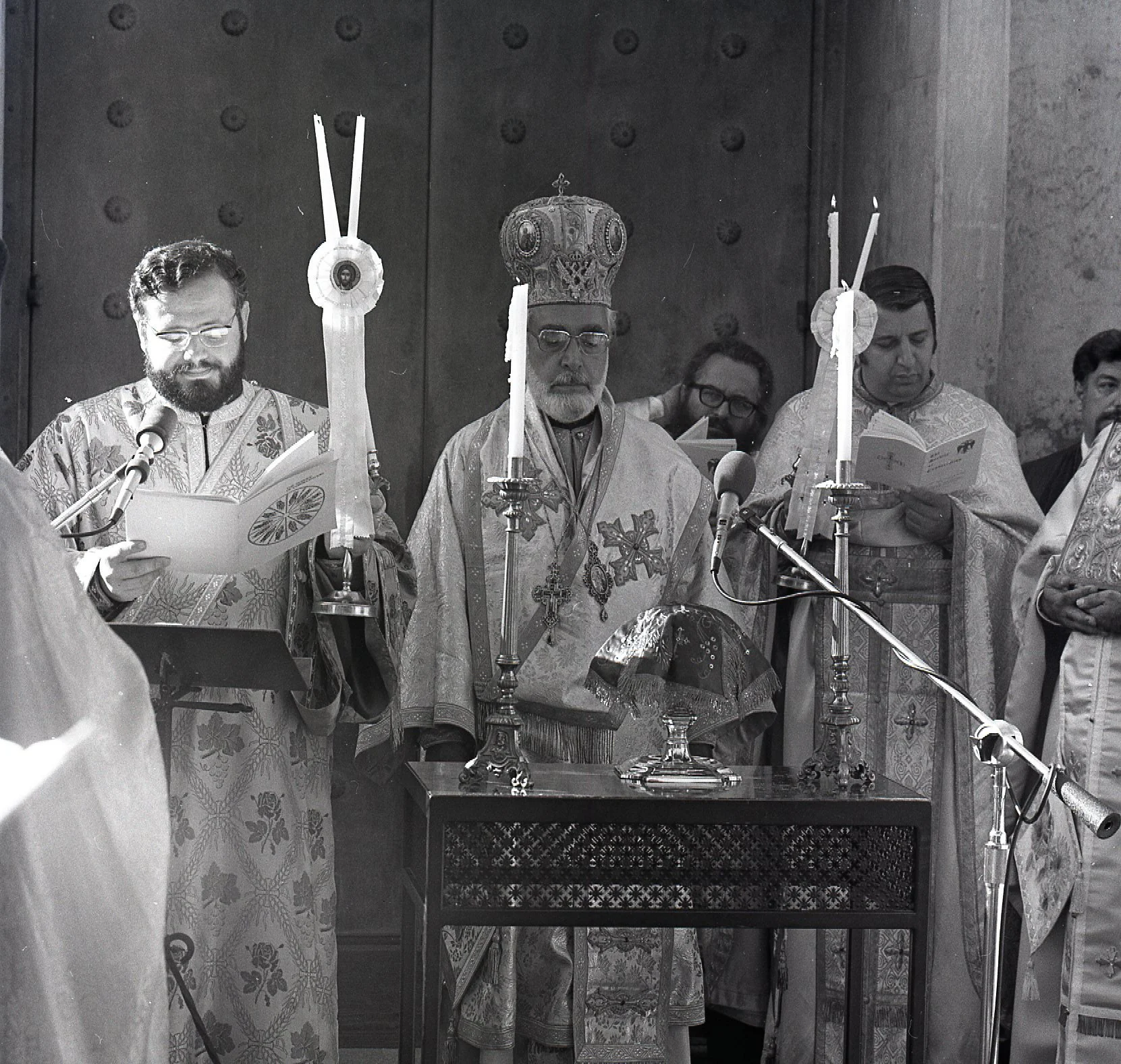 Archbishop Iakovos offering prayers.