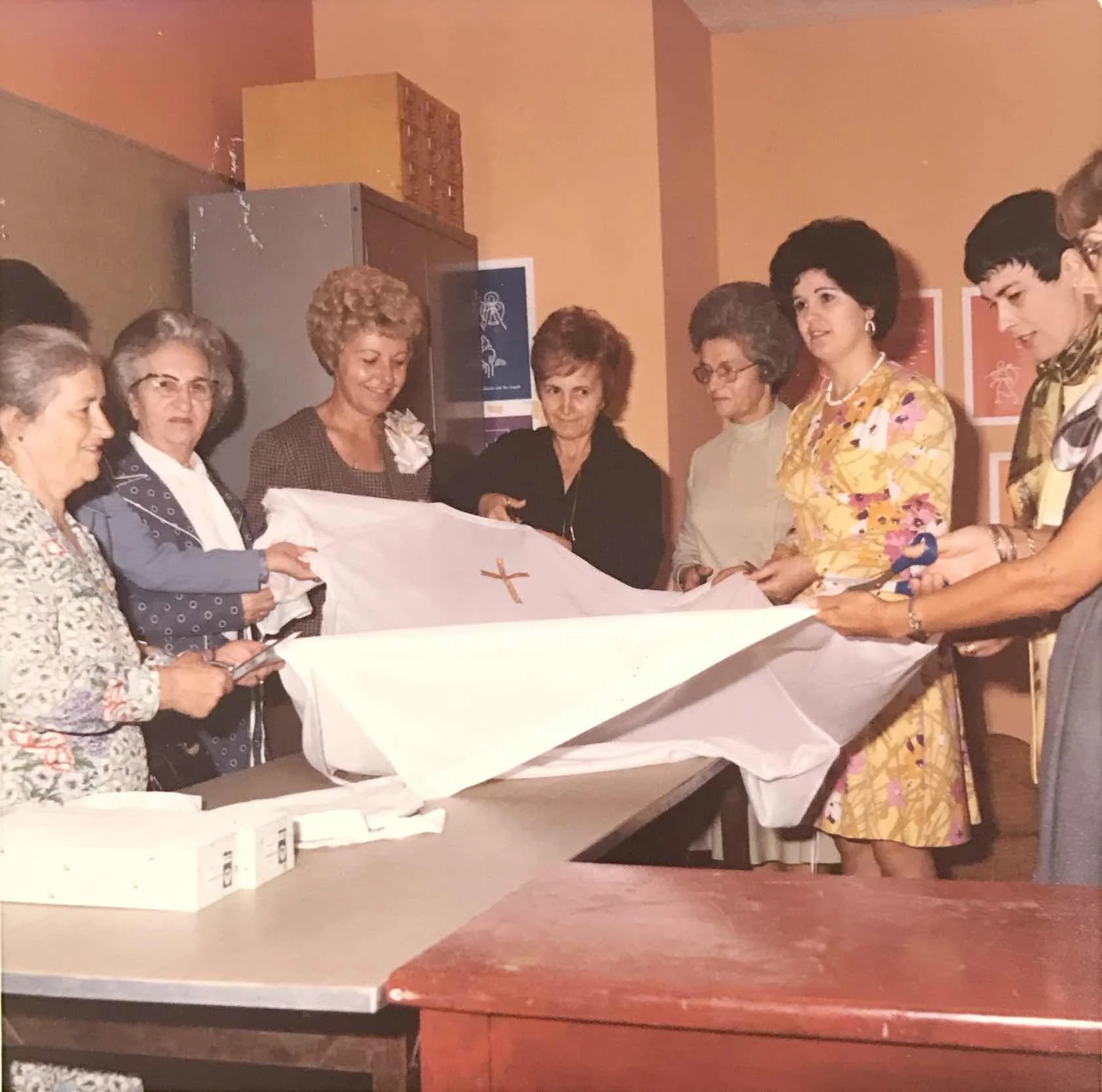 Archbishop Iakovos wore a Savanon, a white linen garment for the cleansing of the altar and preparation of the church. When done, the Savanon is cut up into pieces and distributed to the congregation as a token of their participation in the ceremony.