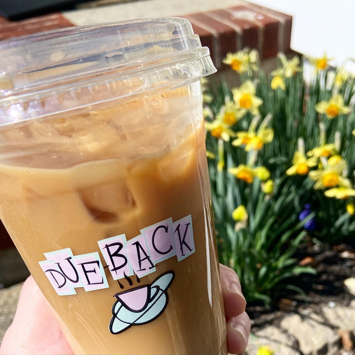 Spring is sprangin&rsquo; right to your doorstep! ☕️ 

Head to our website or profile page and click &ldquo;order food&rdquo; to grab your favorite brews for delivery or take out! 💐