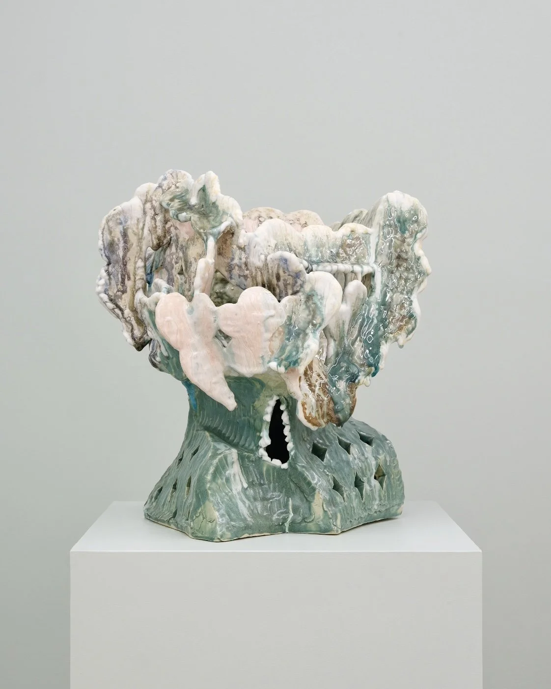 Kkotsal(꽃살) MoonFlower Vase (Green)

19 x 17 x 19.5 in