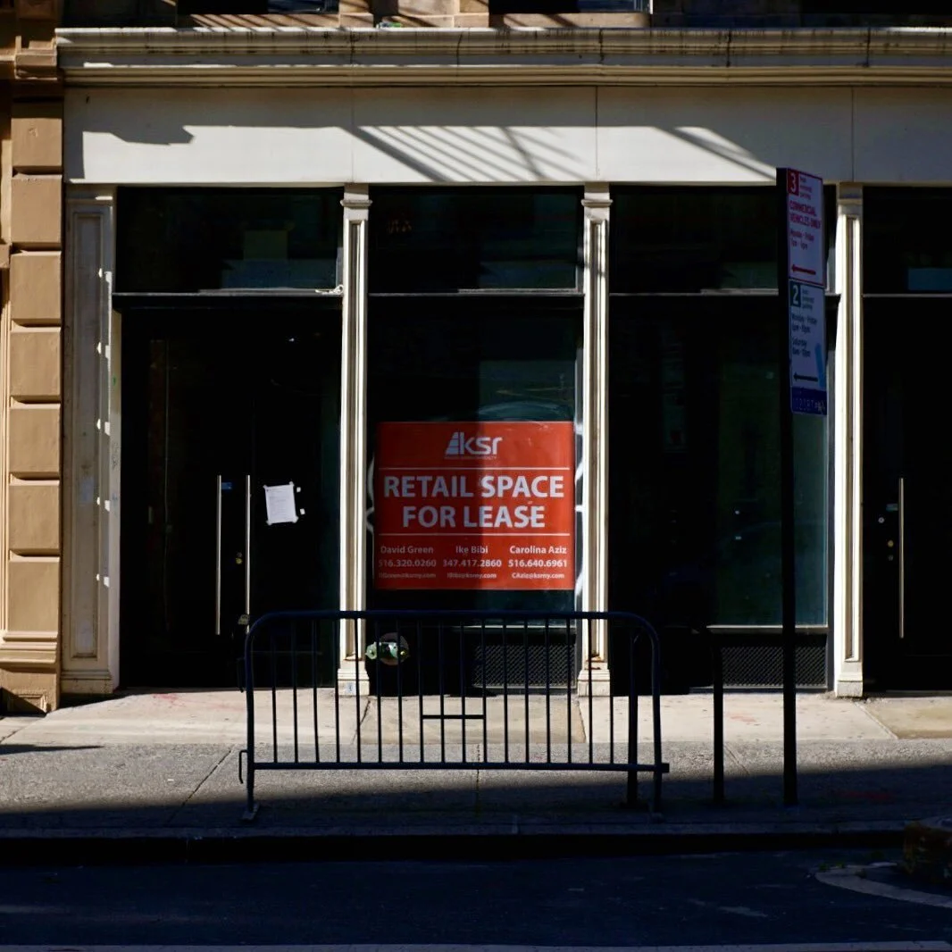 447 Broadway⁠⠀
&bull;⁠⠀
#ghostfronts⁠⠀
&bull;⁠⠀
#vacancy #thisisnewyorkcity #newyorkcity #nyc #manhattan #soho #sohonyc #downtownnyc #emptystorefront  #storefrontsofnewyork #storefronts #storefront #shopfront #bitsofbuildings #nycphotography&nbsp;#ny