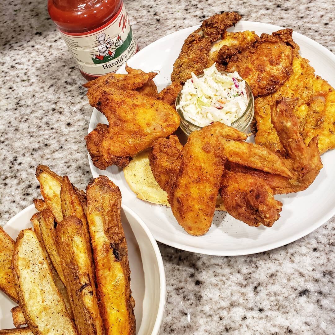 &quot;Lemme get uhhhh... fo' wang and cat nugget combo with mild sauce and lemon pepper on the fries. Make sho' my fries are fresh!&quot; 

A good hometown homie of mine sent me TWO bottles of Chicago's liquid gold...aka Mild Sauce!!! I haven't been 