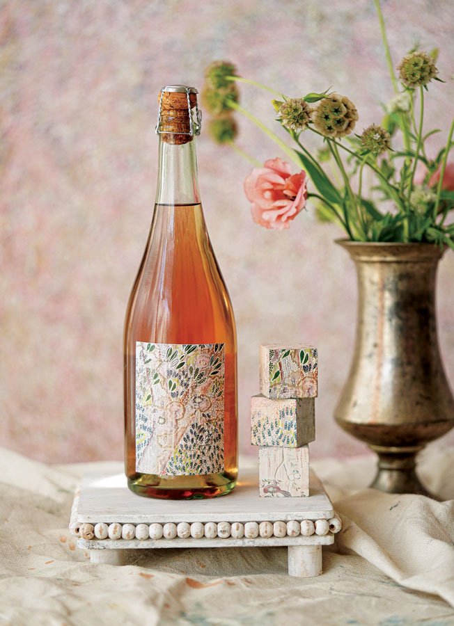  A bottle of Artiste’s 2019 Effervescence Sparkling Brut Rosé featuring the artist’s vignette “Fruits”. 