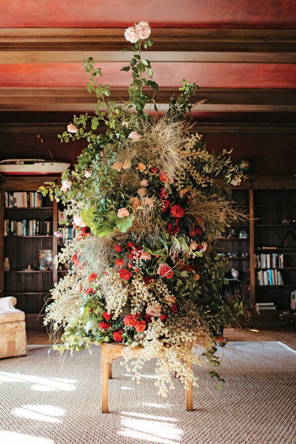  Jenn Sanchez’s towering installation of red roses and rare plants centered the library. 