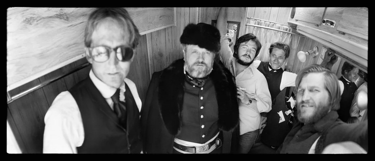  Between takes, cast members&nbsp;T Bone Burnett, Ronnie Hawkins, Loyd Catlett, Willem Dafoe, and Jeff Bridges enjoy downtime in a trailer. 