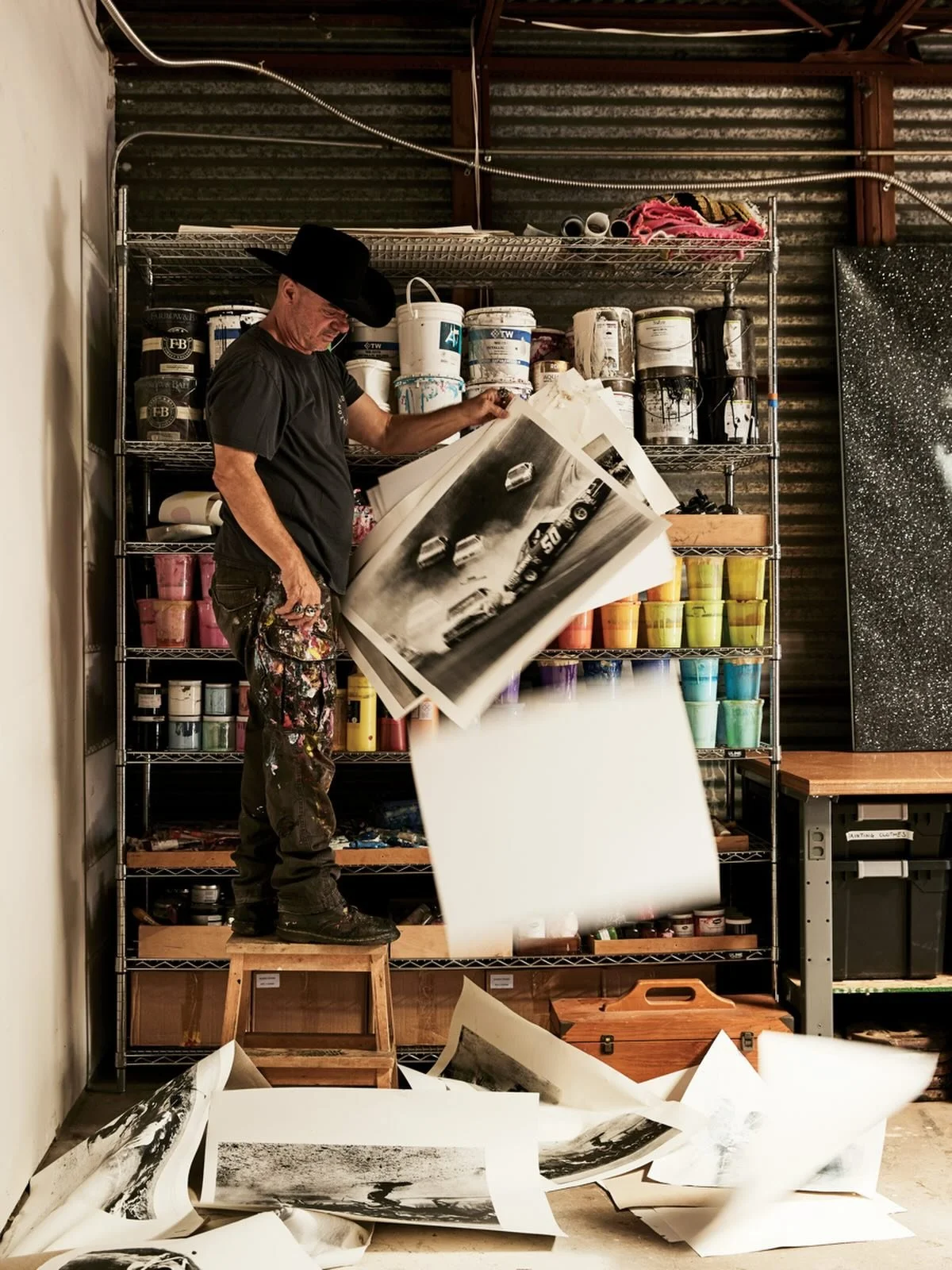 Go behind the scenes with our cover artist Russell Young in his Ojai studio captured by @samfroststudio 

#weliveinparadise #andsodoesRussell #artistsupportartists