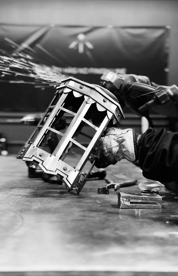  The signature handmade De La Guerra 08 fixture. 