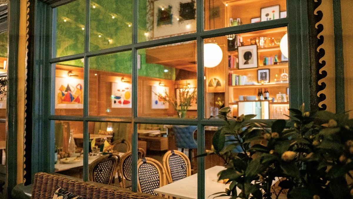  British photographer Cecil Beaton played muse for the restaurant’s spirited design. 