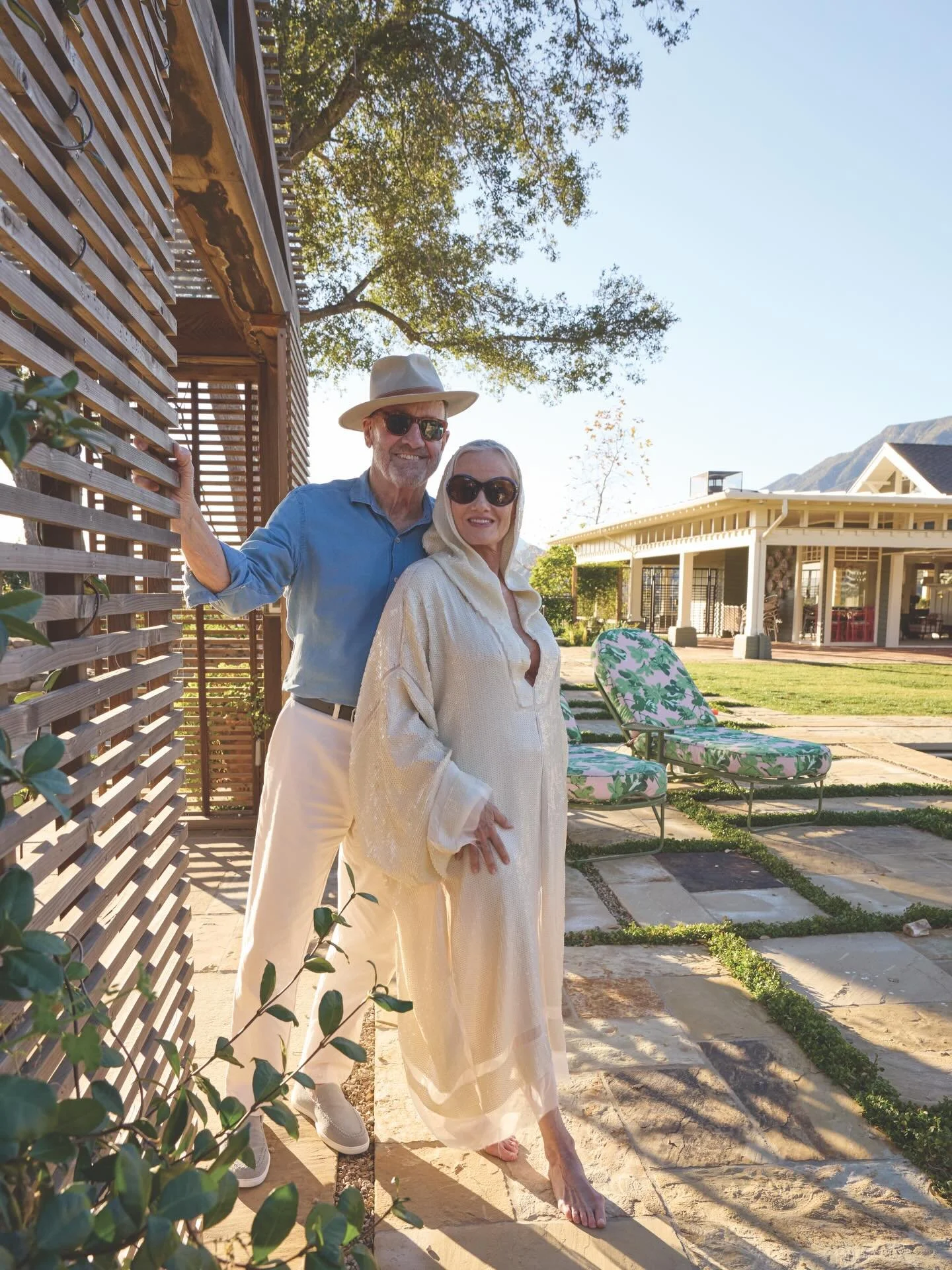 Did someone say weekend? 

We&rsquo;ll be right over @annecraw4d and Dudley DeZonia! 

Photography @deweynicks 

See more in our Home + Garden issue on stands now