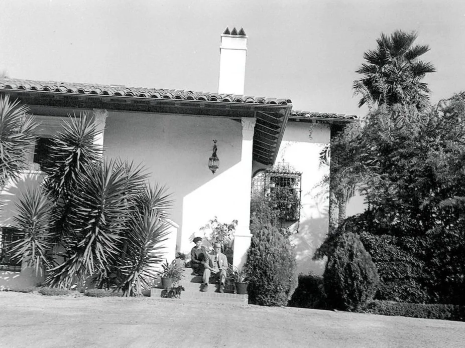  Dr. and Mrs. Malcolm Douglas at Los Sueños, 1930s. One of the last homes Smith and Riggs designed, Los Sueños is now owned by Gretchen and Robert Lieff. 