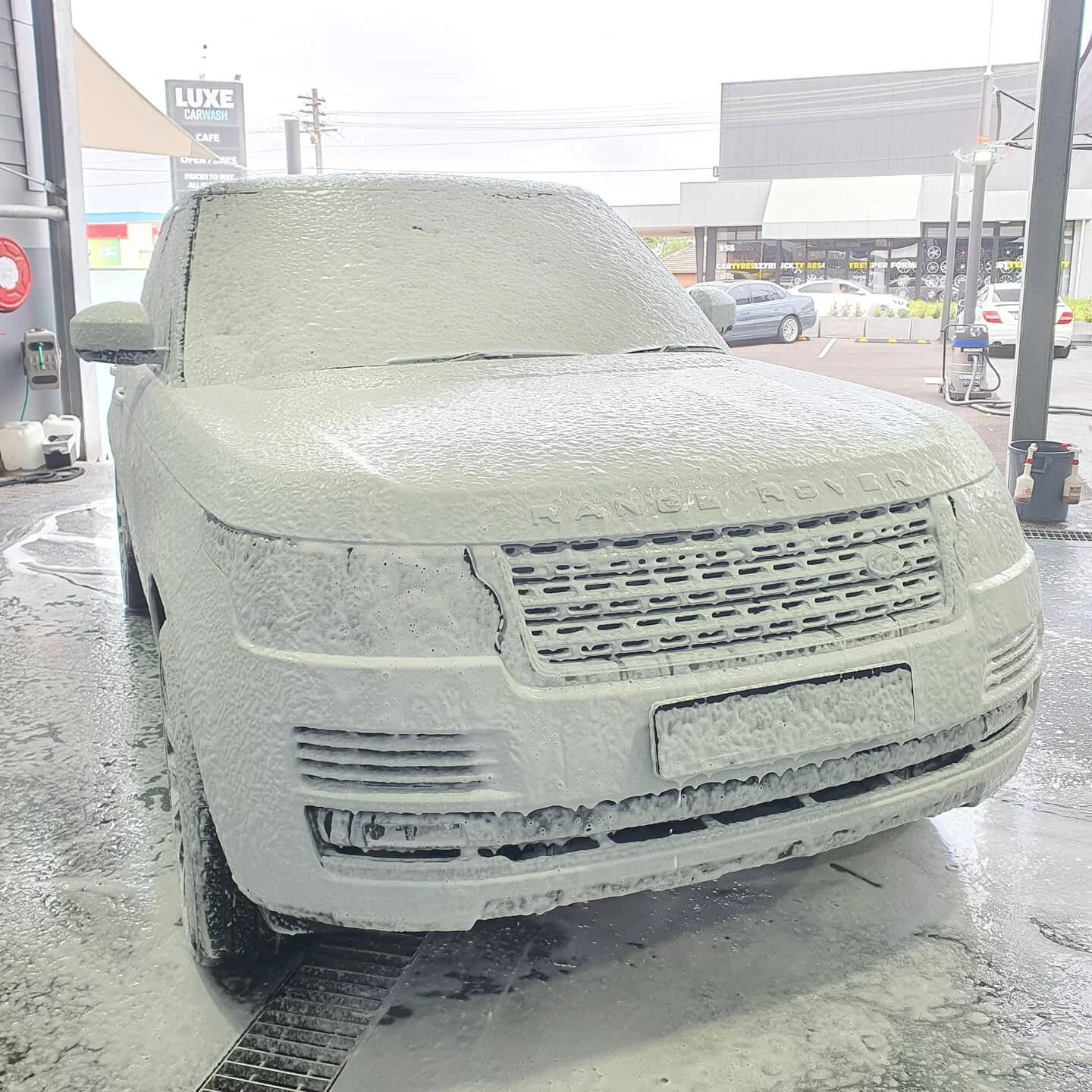Cloudy with a chance of snow ❄

📍1033 Canterbury road Lakemba 2195

#luxecarwashcafe #sydney #carwash #cafe #detailing #autodetailing #snowfoam #luxe #foamwash #likeit #rangerover #rangerovervogue