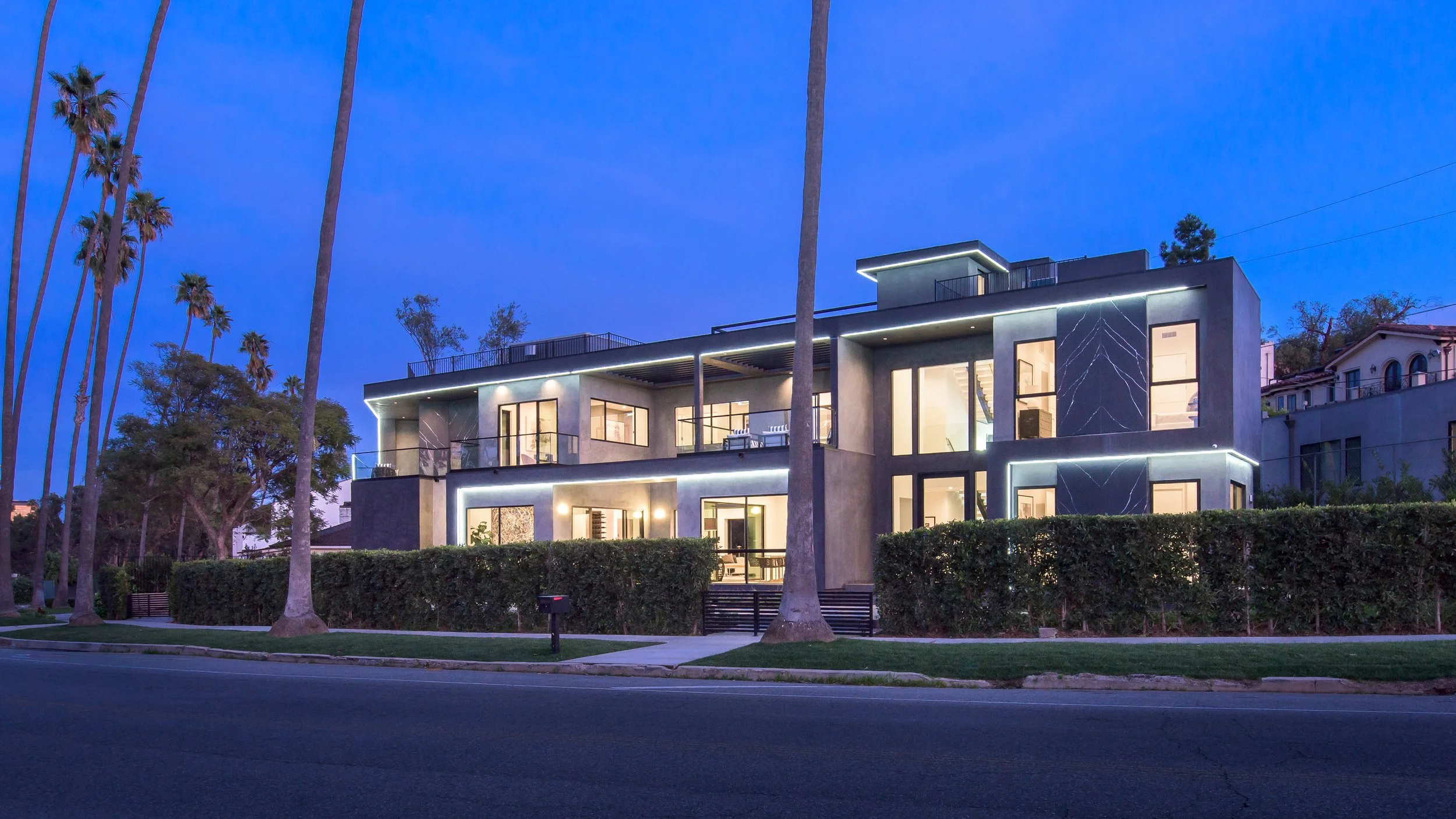 12720 Montana Ave, Los Angeles, CA 90049