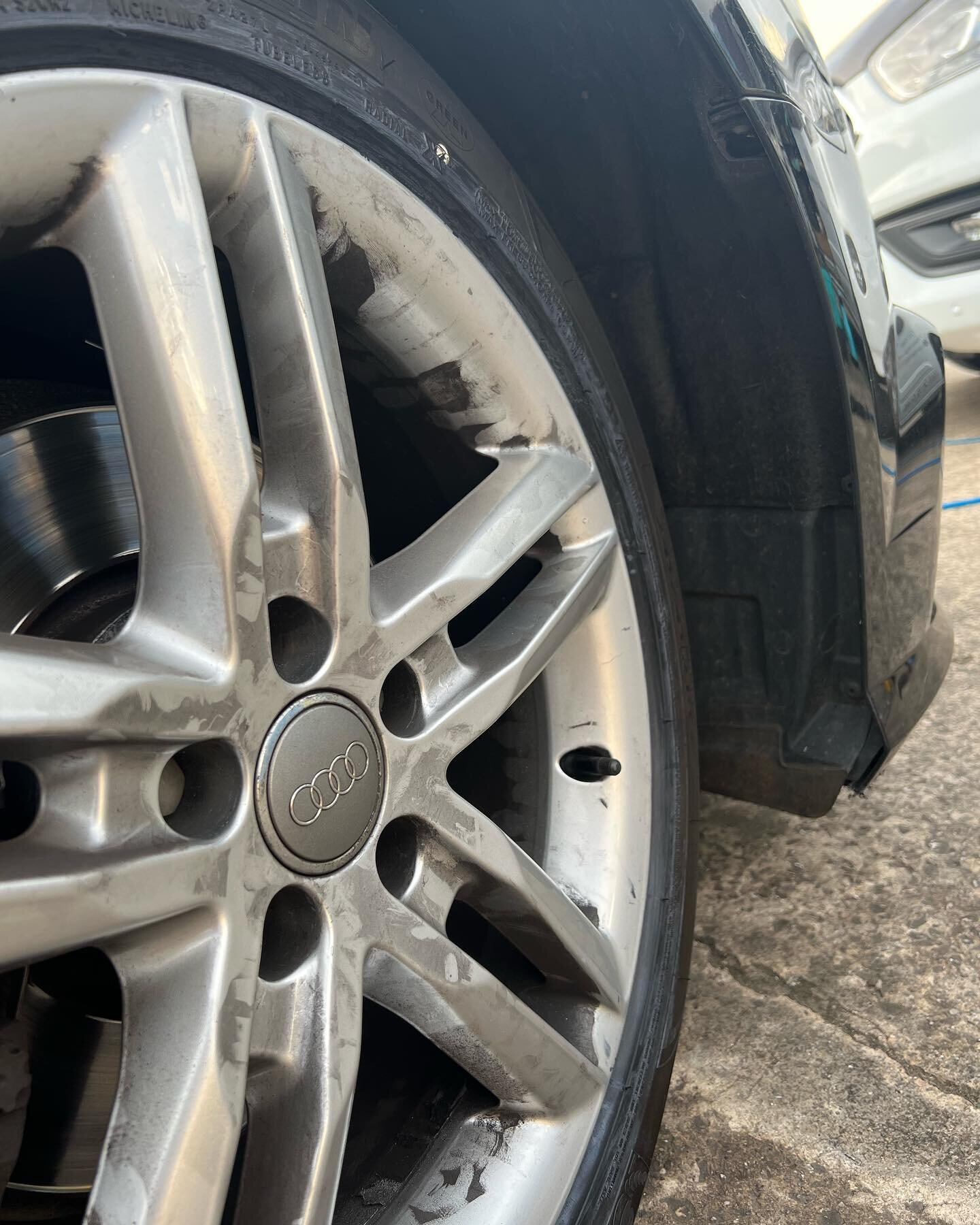 THE BEFORES!! 

This was a long day!! Roughly 7 hours spent turning round this A6! It was in for a deep clean and it was very much needed 🤣

That much so it warrants 2 posts to be able to show you the extent I had to go to to then this round. 

#aud