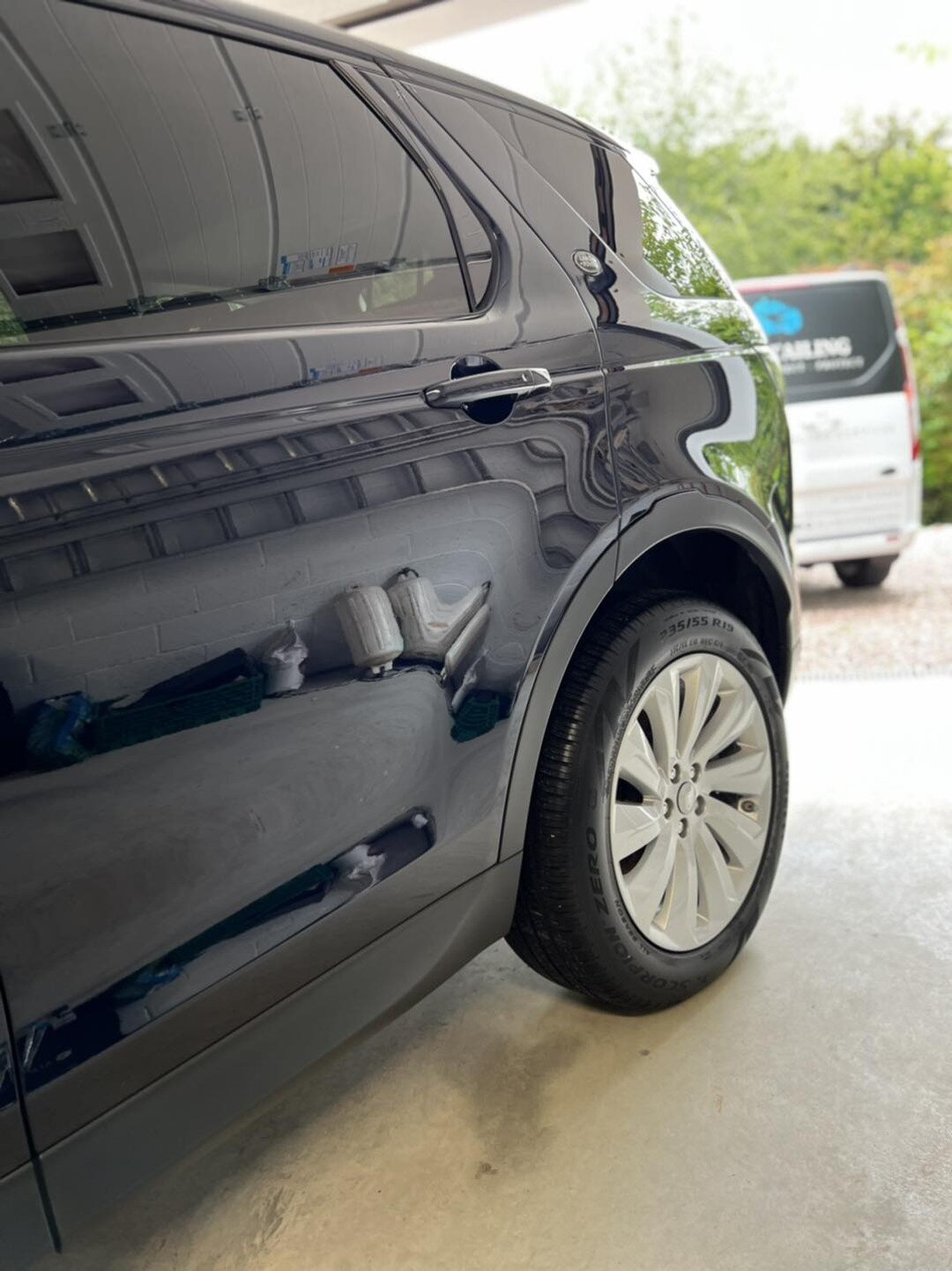 Back up to spec 👍😎

Paint correction followed by Ceramic Coatings. 

#landrover #landroverdiscoverysport #paintcorrection #detailing #paignton #torquay #brixham #exeter
