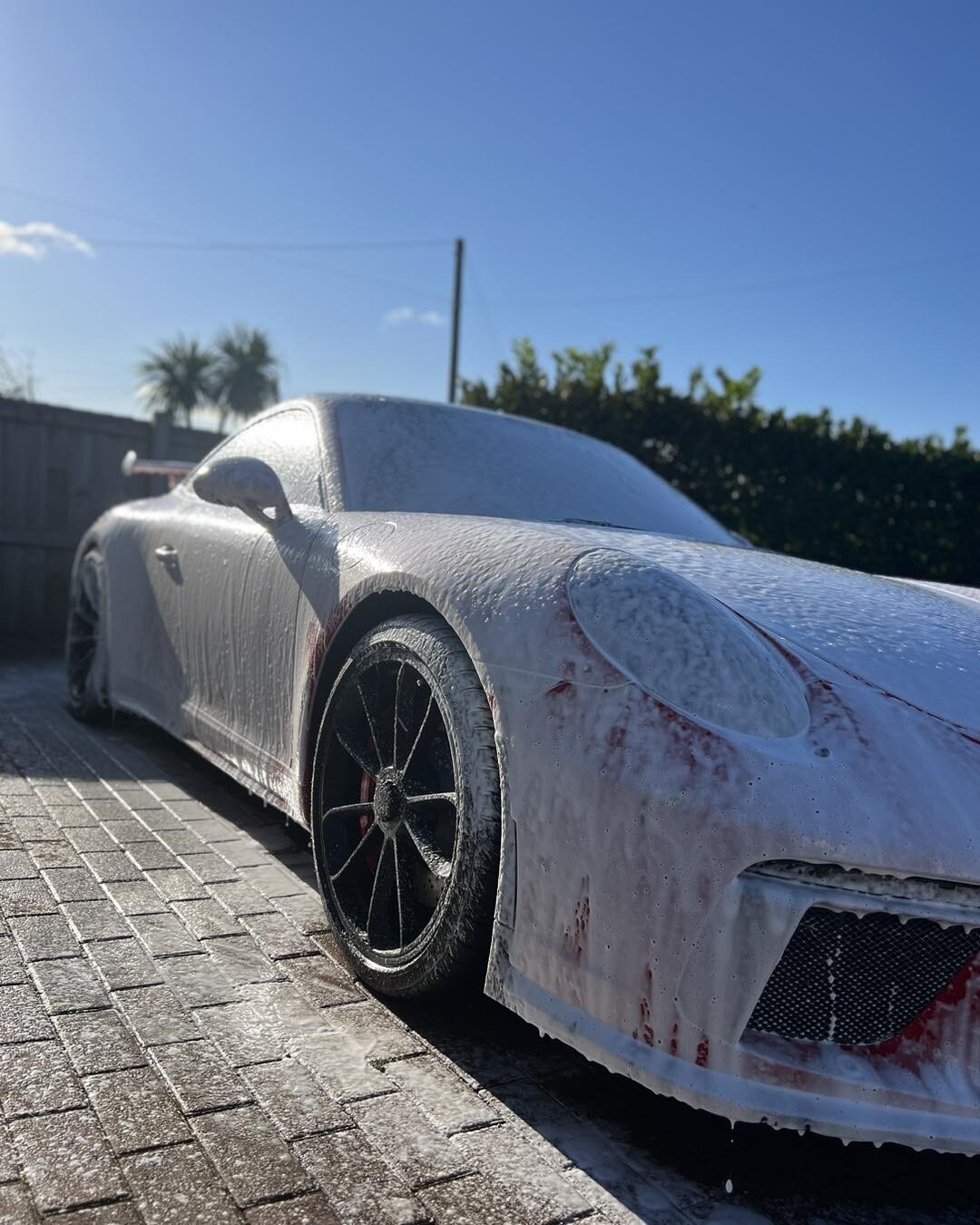 🍊 stunning from every angle!! 

#porsche #porschegt3 #detailing #ceramiccoating #paignton #torquay #brixham #exeter