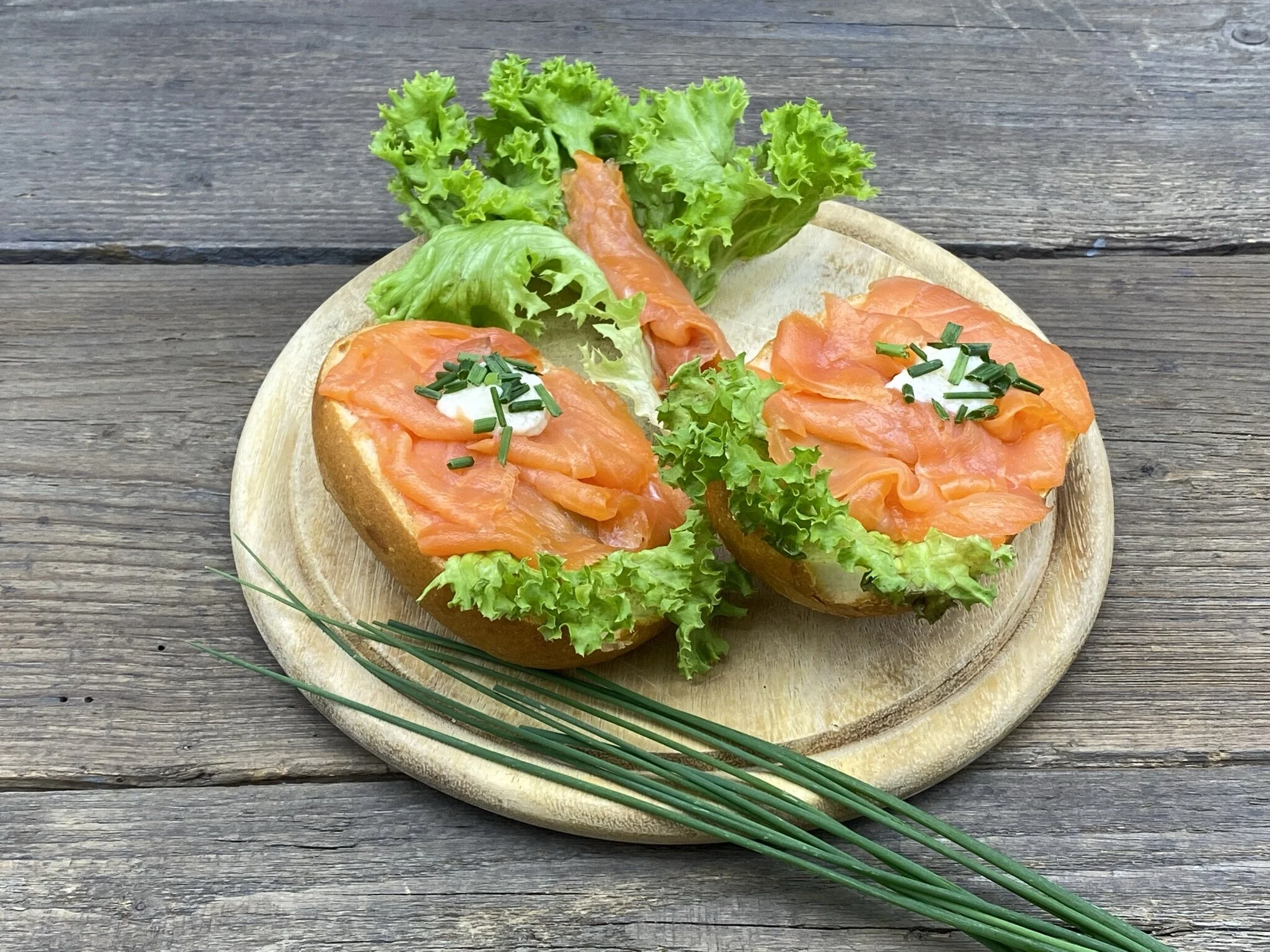 Snack Idee: Das krosse Lachsbrötchen