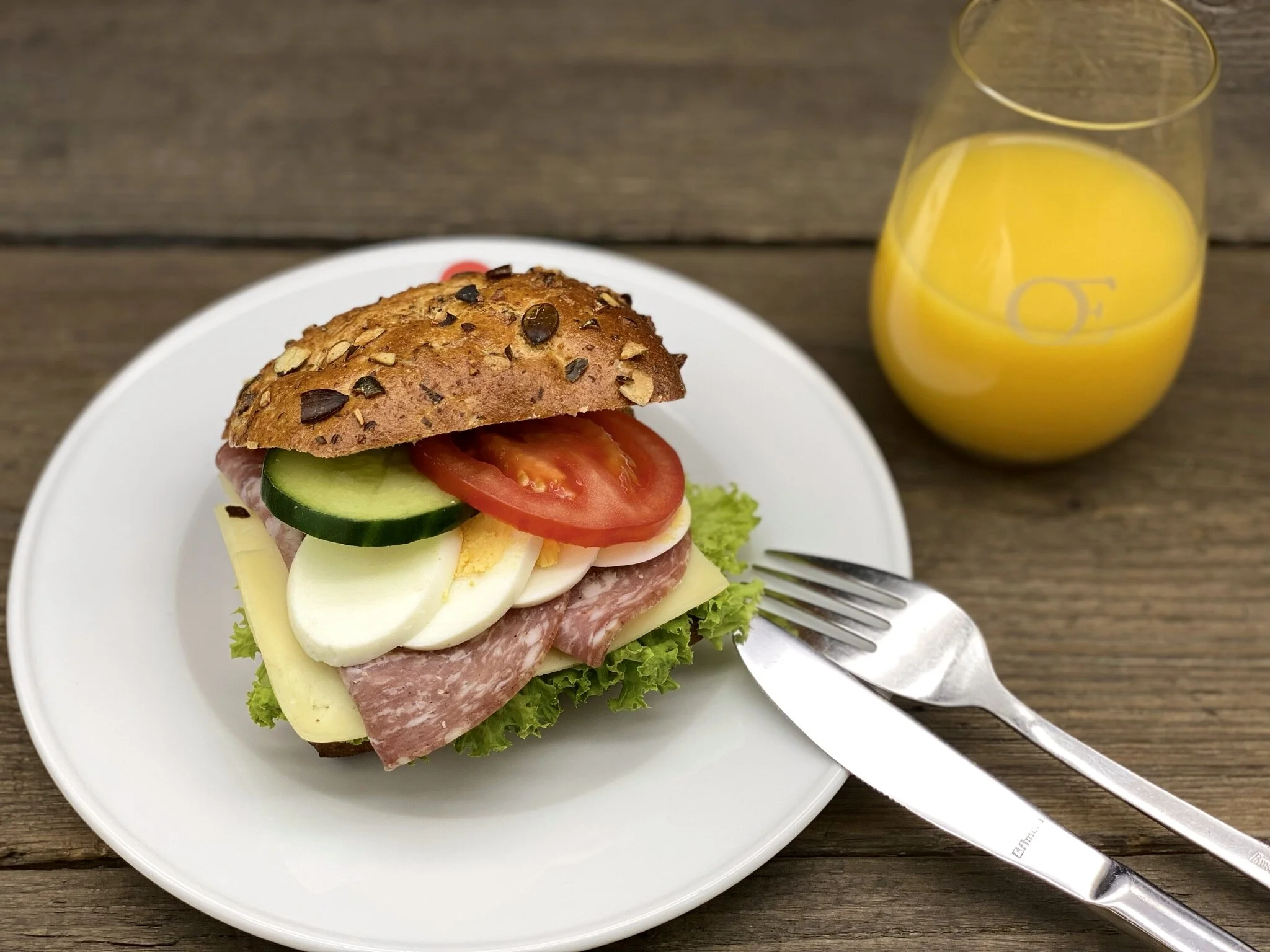 Snack Idee:  Kräftiges Kürbisbrötchen