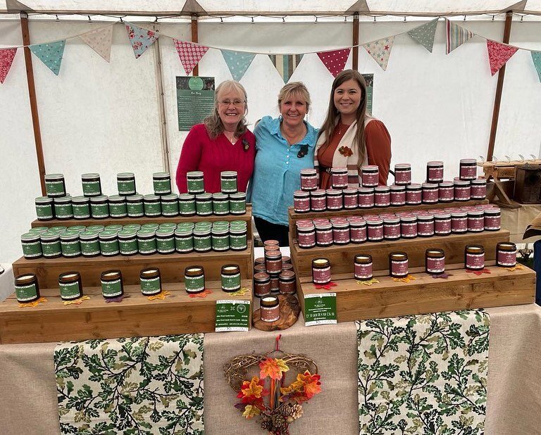 Todays dream team for @forestshowcase - Debbie, Urs &amp; Georgie. 

How fabulous is the stall looking?! 😍 

Perfect opportunity for some early Christmas shopping or a little gift to you, love, you! 

#fodcandleco #forestofdeancandleco #forestofdean