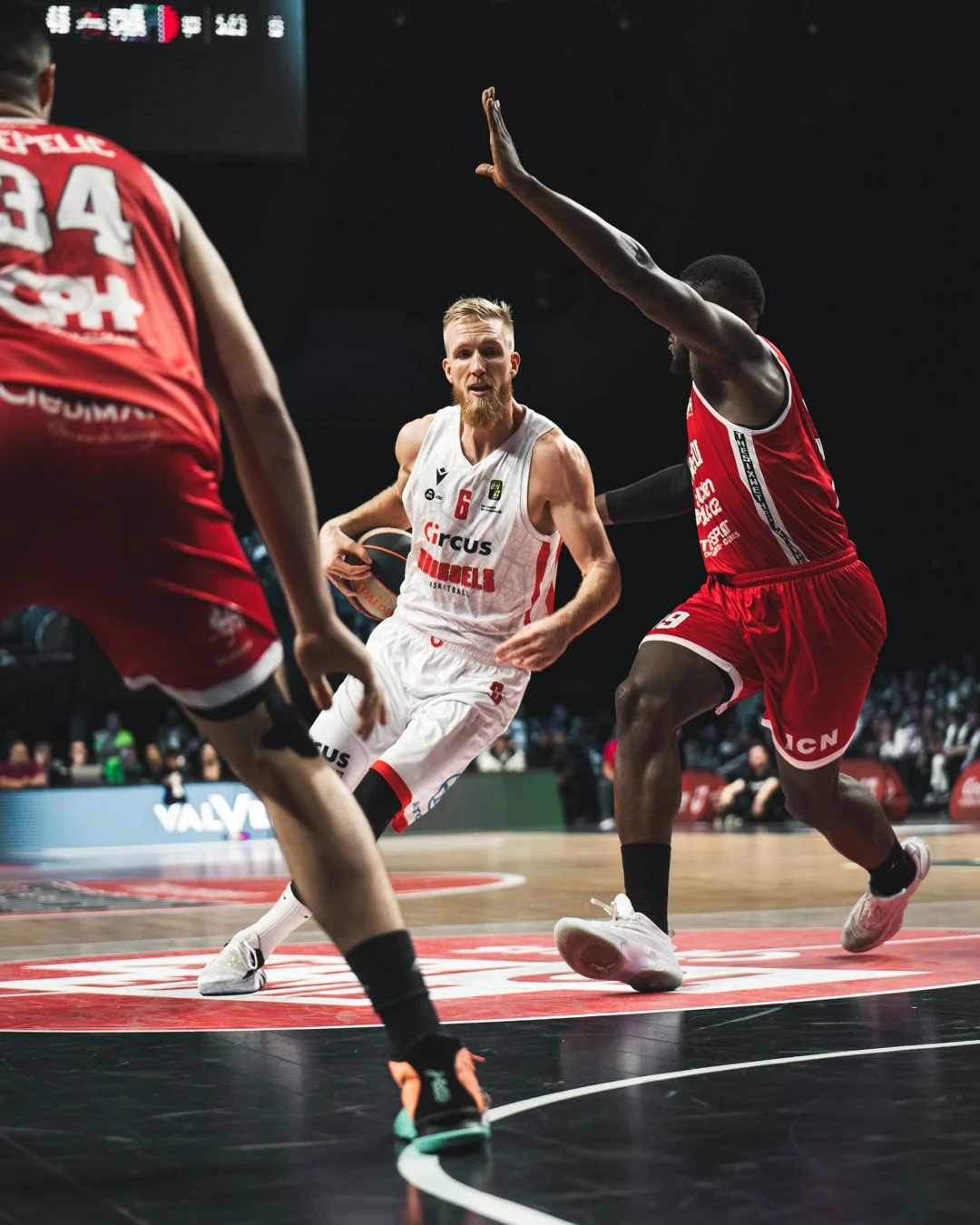 PHOTOS — CIRCUS BRUSSELS BASKETBALL