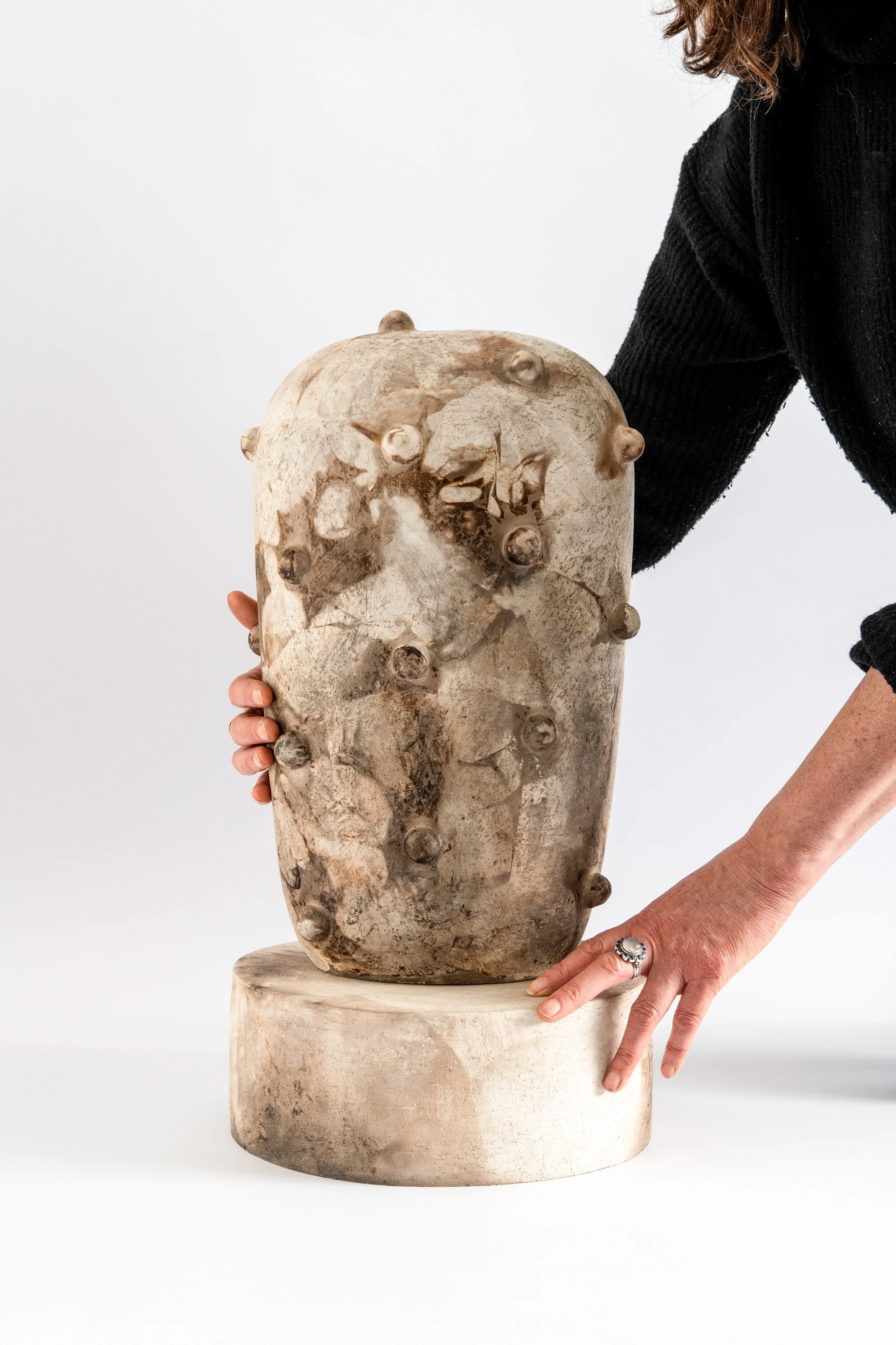 'GNARLED'
Hand coiled sculpture on ceramic base
2026

AVAILABLE