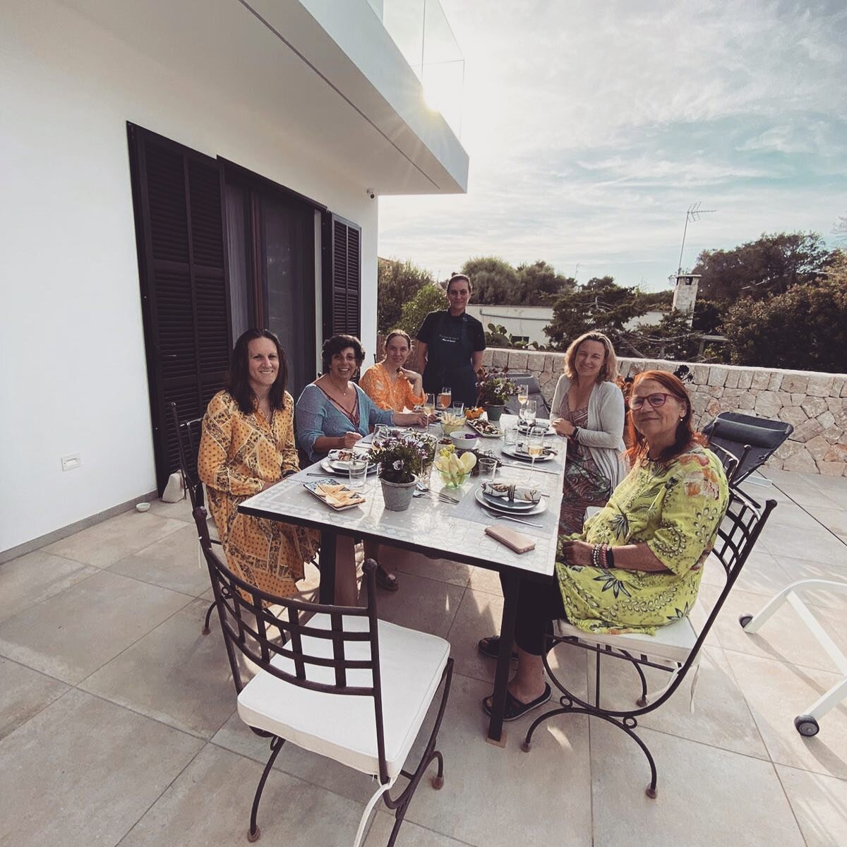 Gl&uuml;cklich und dankbar nach der ersten Seminarwoche im Mar i Cel auf Mallorca.
Vielen Dank an Almace f&uuml;r ihren hammer Job als Private Chef und Tanja f&uuml;r den wundervollen Support! 
#retreat #mallorca #seminarhaus #theworkofbyronkatie #up