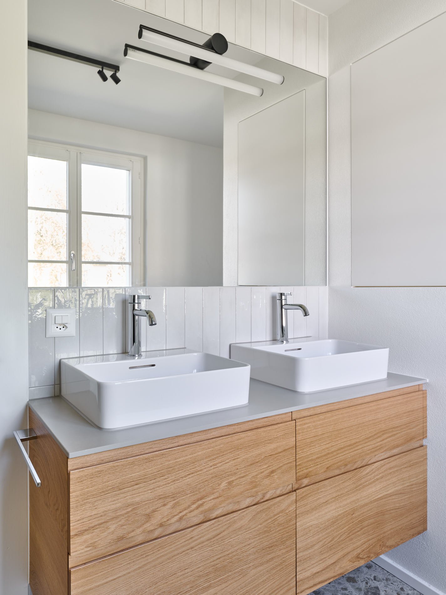 Badezimmer mit Waschtisch, Privathaus Zürich