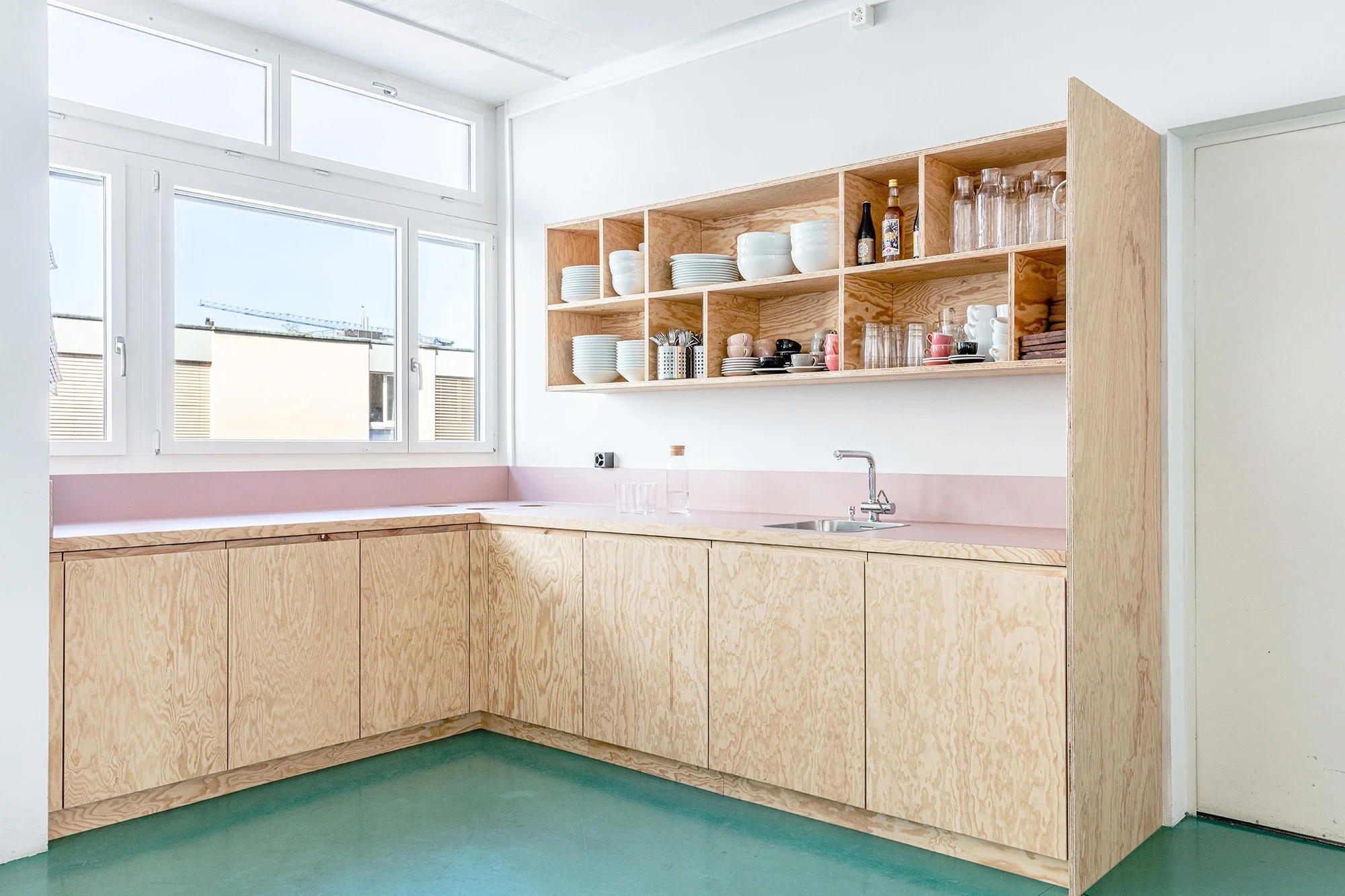 innenarchitekt-zuerich-büroumbau-küchendesign-perspektive-sperrholz-ron orp.jpg