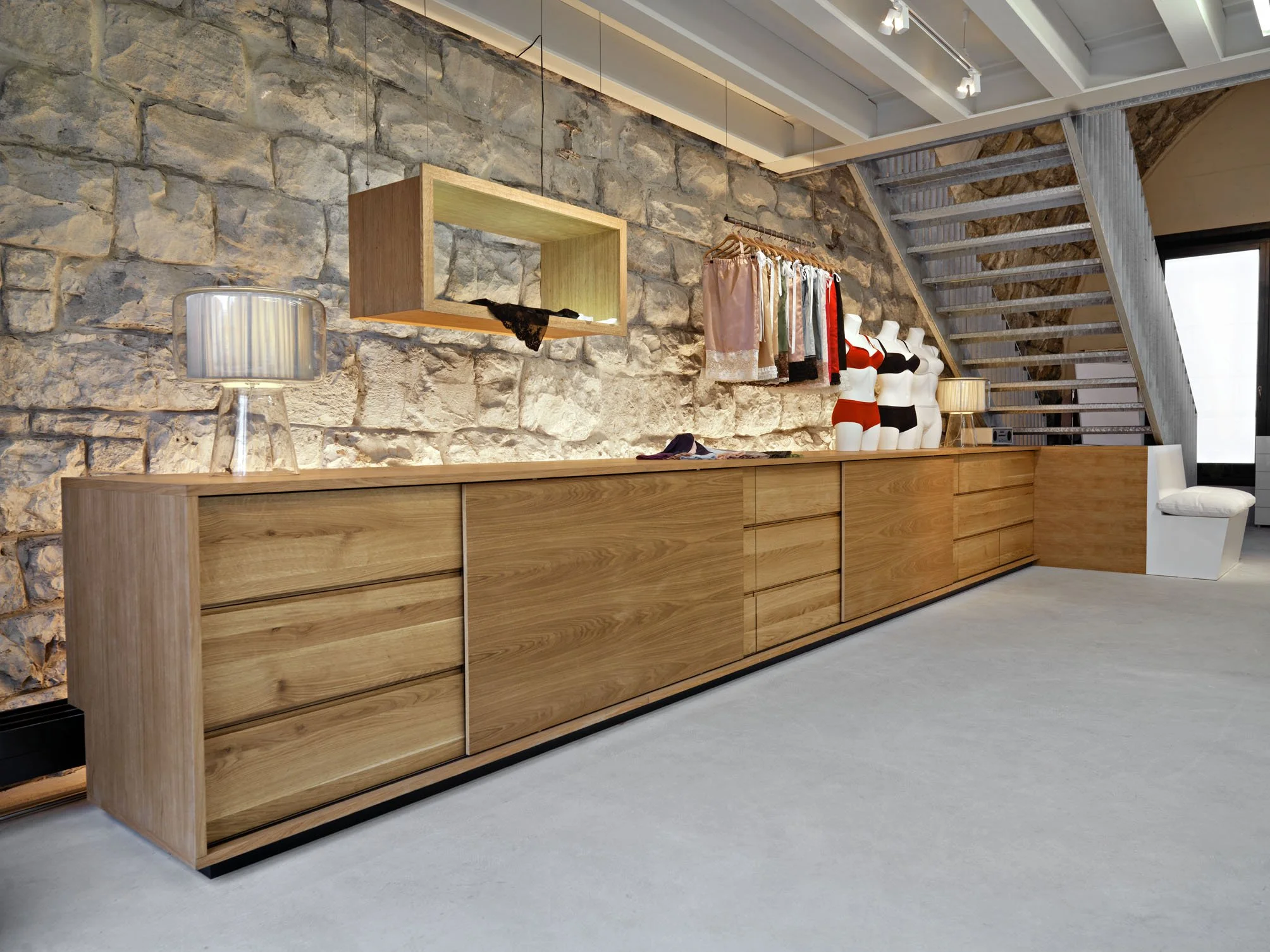 innenarchitektur-retail-laden-unterwäsche-zürich-sideboard-viadukt-zürich-2.jpg