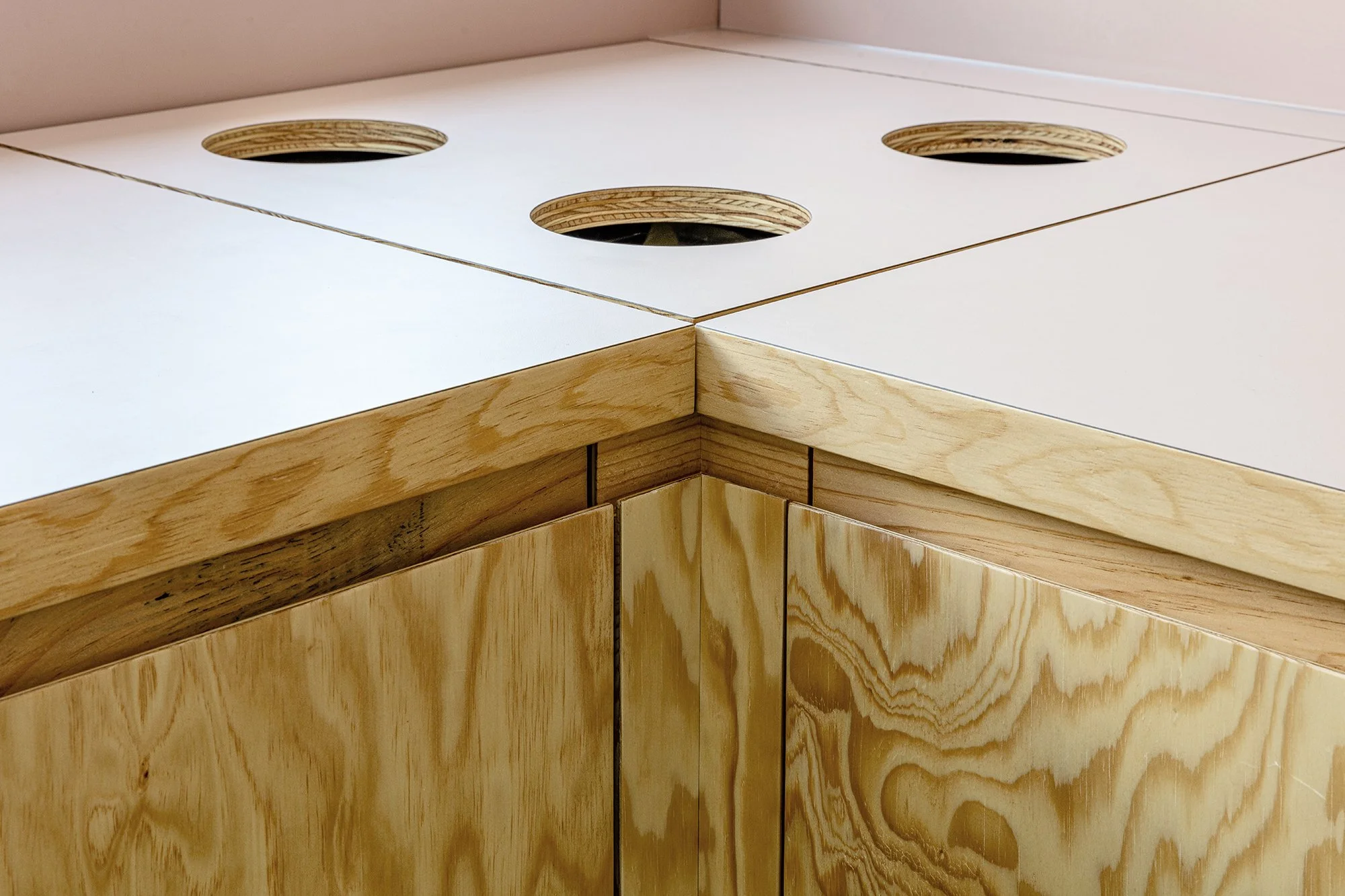 innenarchitekt-zuerich-büroumbau-küchendesign-apfall-sperrholz-ron orp.jpg