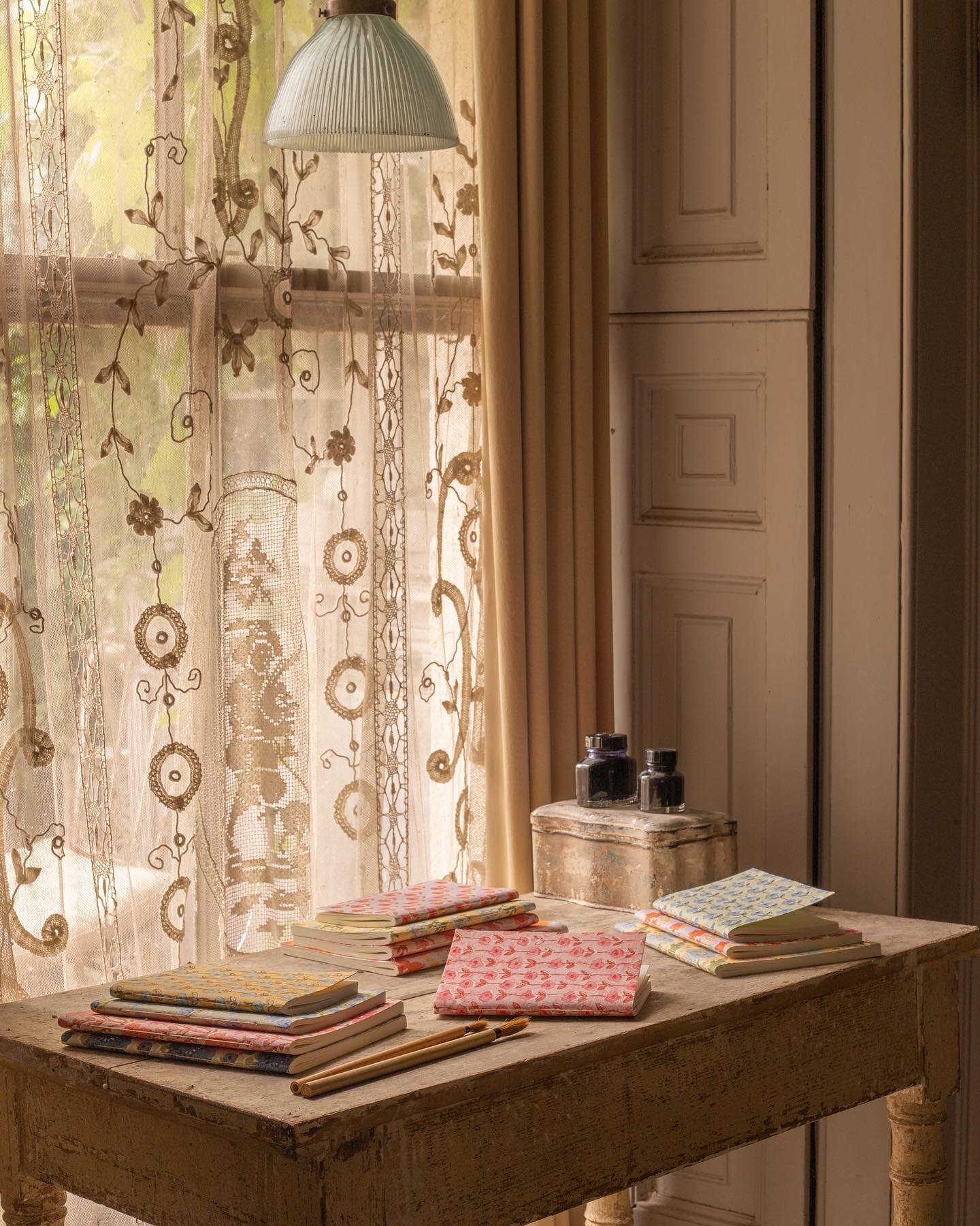 A writing desk, a place that awaits heartfelt ideas, pourings of soul💫

Beautiful notebooks captured for  @bohemiadesign 📖 printed with blocks of botanical design. 

The most patient of ears these stacks of pages. 
Pen to paper, mind to matter, boo