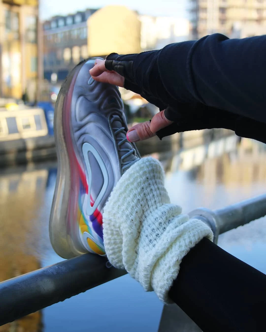 Make sure to choose correct footwear when training! As using wrong footwear can effect your performance and comfort!

Choosing the correct shoe can help to protect you against common injuries associated with your type of workout. Good shoes can lesse