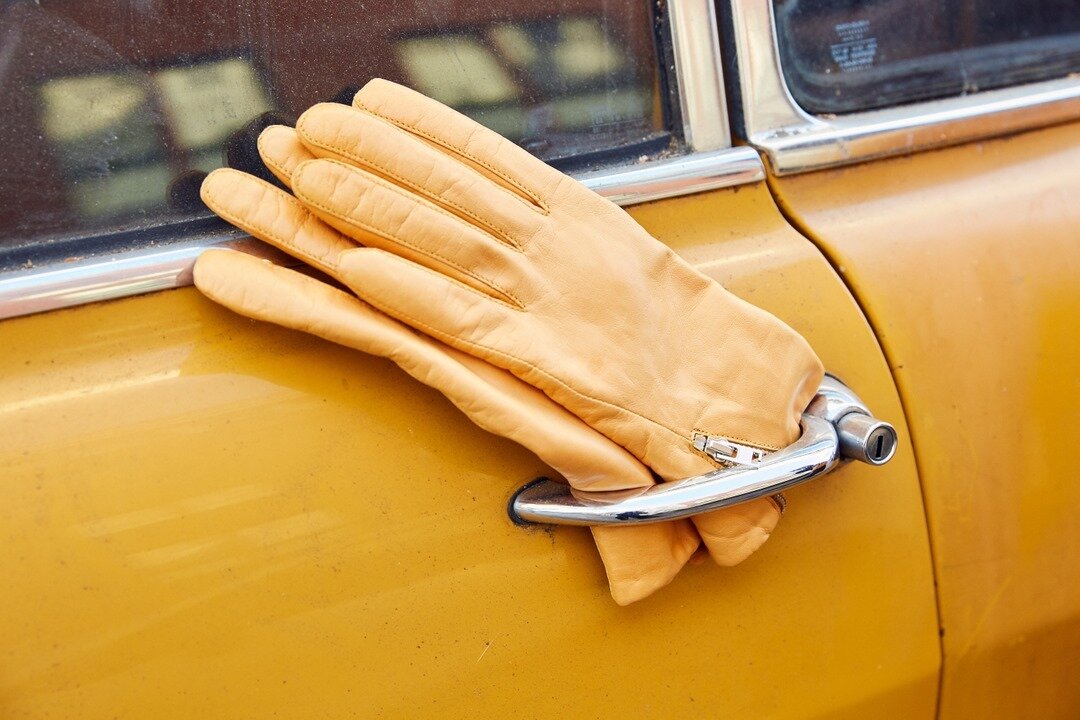 Gloves are always an upgrate for a look - even in springtimes. This ones are from @filippa_k⠀⠀⠀⠀⠀⠀⠀⠀⠀
⠀⠀⠀⠀⠀⠀⠀⠀⠀
Photo by @mariehochhaus&bull; werbung/ad &bull; unpaid tagged brands &bull;#fairknallt #marienasemann #fairfashionootd #ecofashionlove #ec