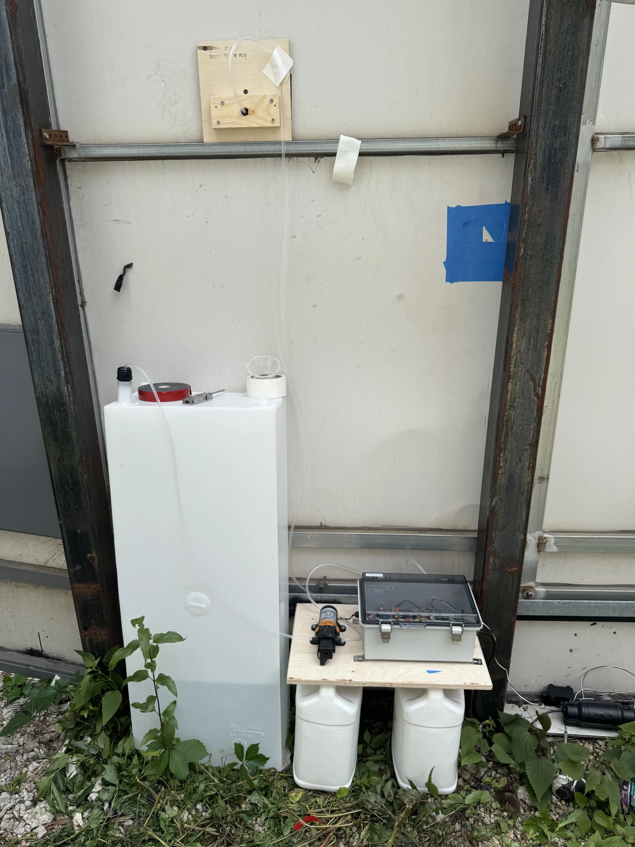 Spray mechanism with outdoor waterproof box.