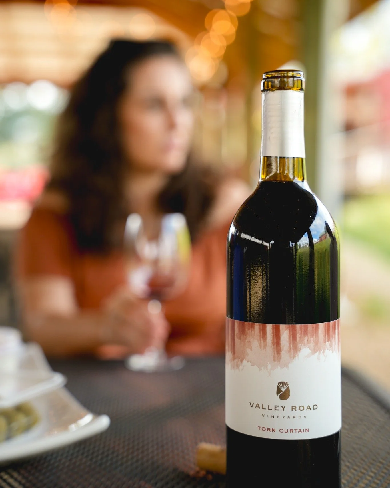 It's our last Late Friday of the season! Come enjoy the weather from 12-7PM with live music from David Livesay of Old Age and Treachery, playing 4:30-6:45pm. 🍷

Happy Hour: 3:30-5:00 pm

More info is available on our website: valleyroadwines.com

#v