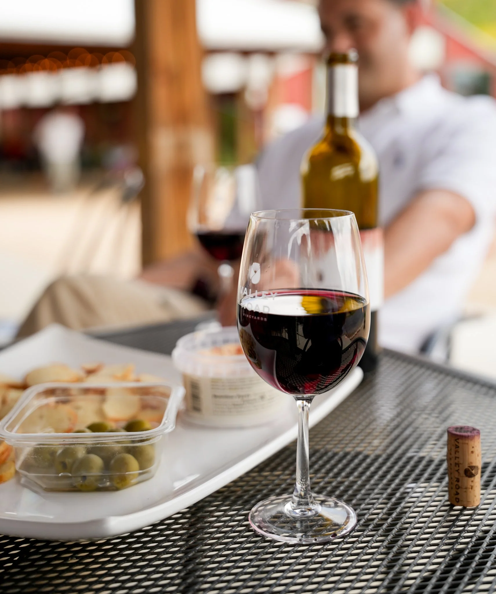 Did you know? We offer a variety of foods that pair perfectly with your wine choices, from healthier options to locally made baguettes and pizzas. Or, feel free to bring your own food! 

Plan your visit online: valleyroadwines.com

 #MonticelloWineTr