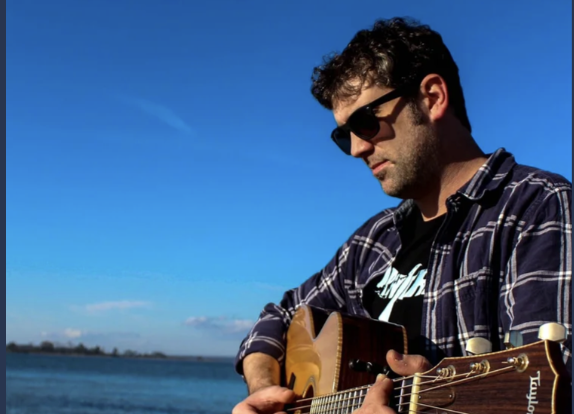 Late Friday + Live Music with Travis Elliott