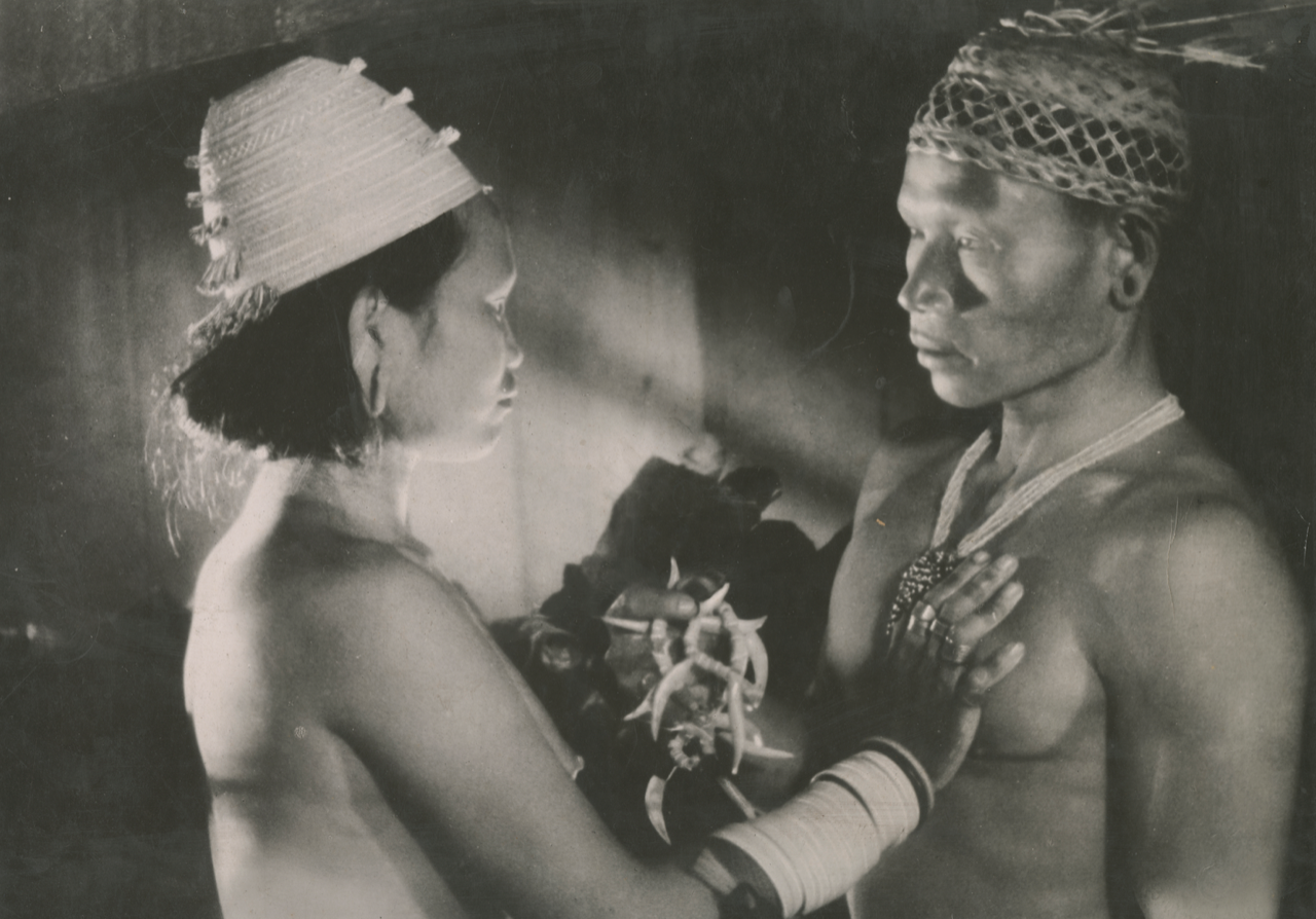 FILMVORFÜHRUNG + EINFÜHRUNG: Die Kopfjäger von Borneo (1936)