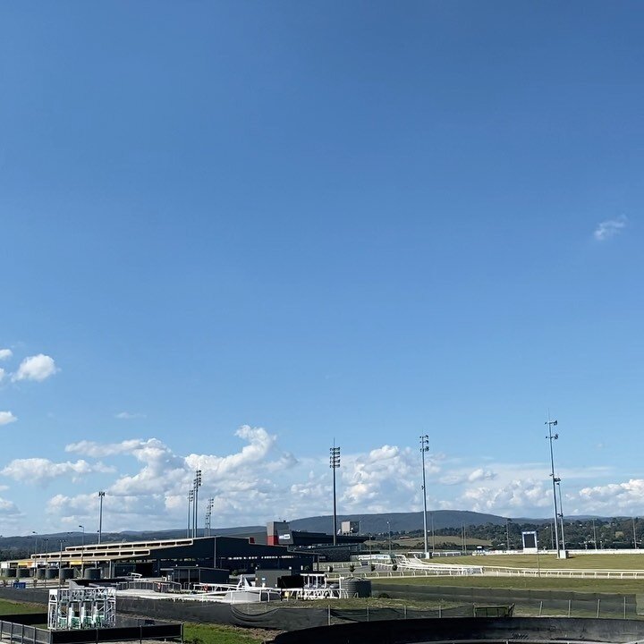 Amazing weather while we completed a recent project at Pakenham Race Course. Helping to light up passageway&rsquo;s for the early morning or late evening training.⁣ @sonaray_australia @patterson_cranes @plastube_vic @nedconbuildingsolutions 
⁣
⁣
#ele