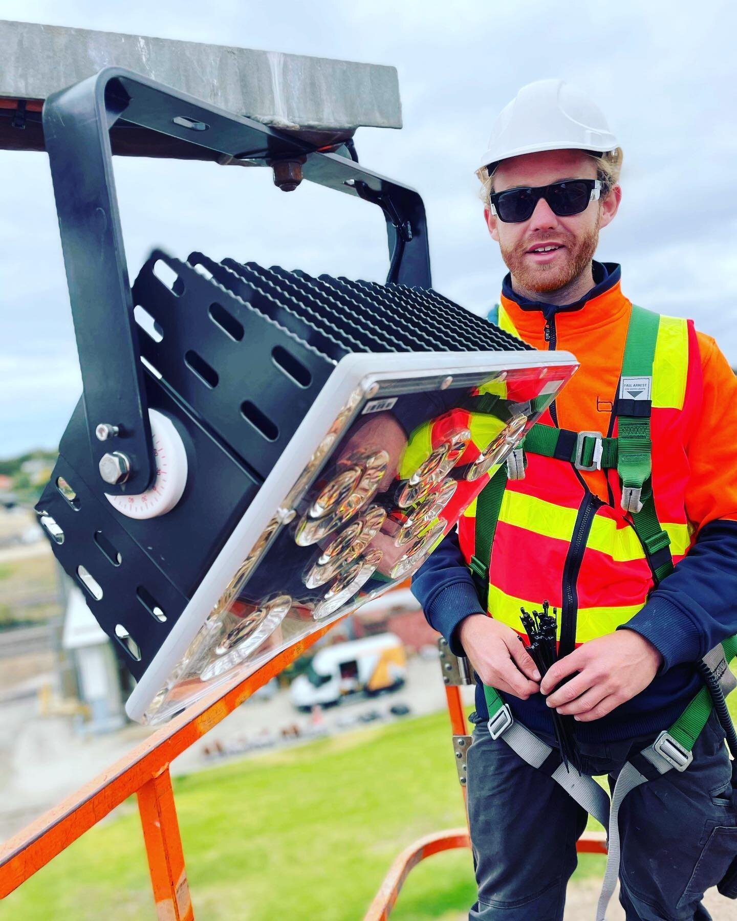 Jack and the team busy installing these monsters today!! The Beel team are well trained and competent in carrying out customers specialty lighting solutions... Thanks @sonaray_australia for a quality product
