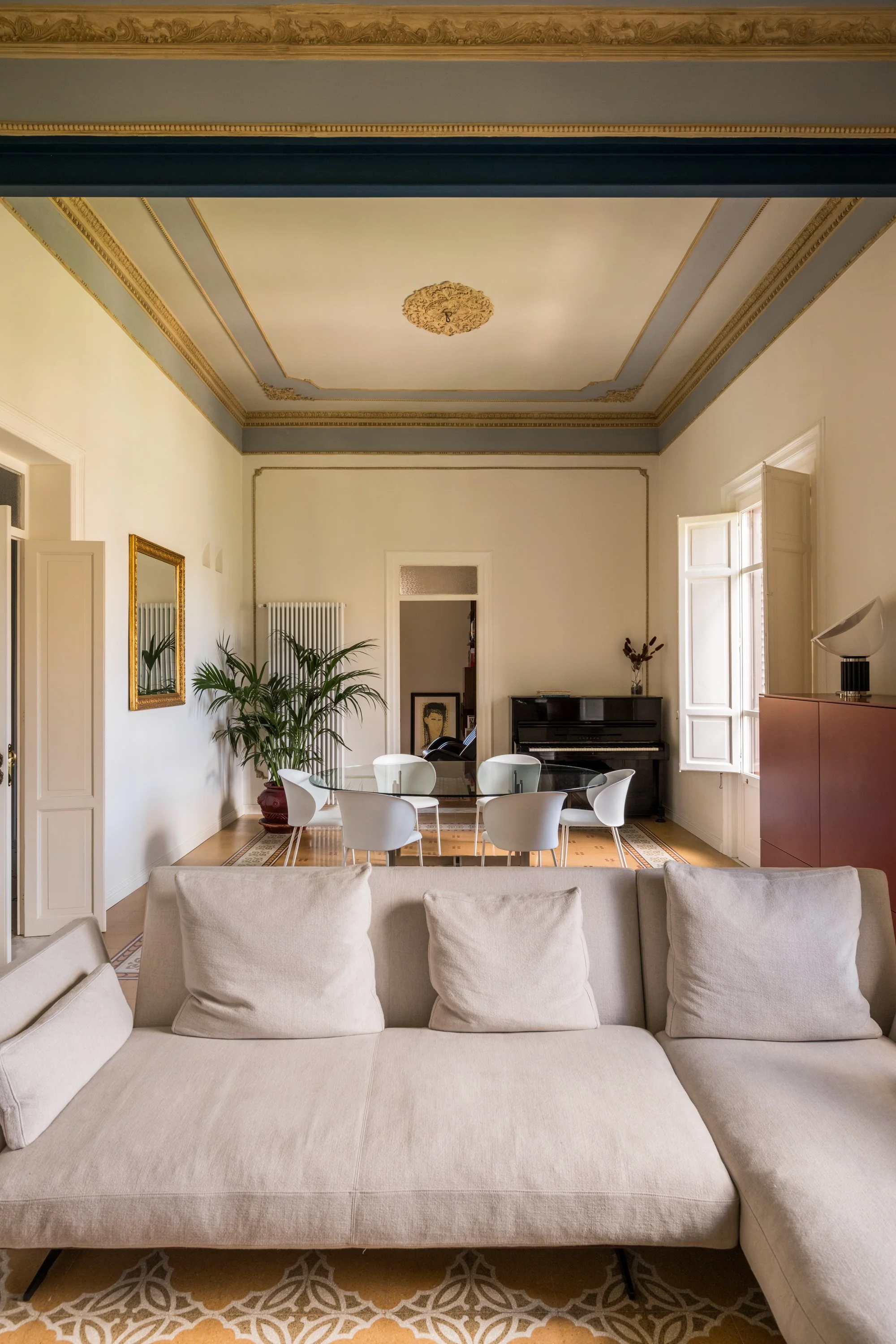 restauro-appartamento-storico-palermo-soffitti-decorati-trave-arredo-design.jpg