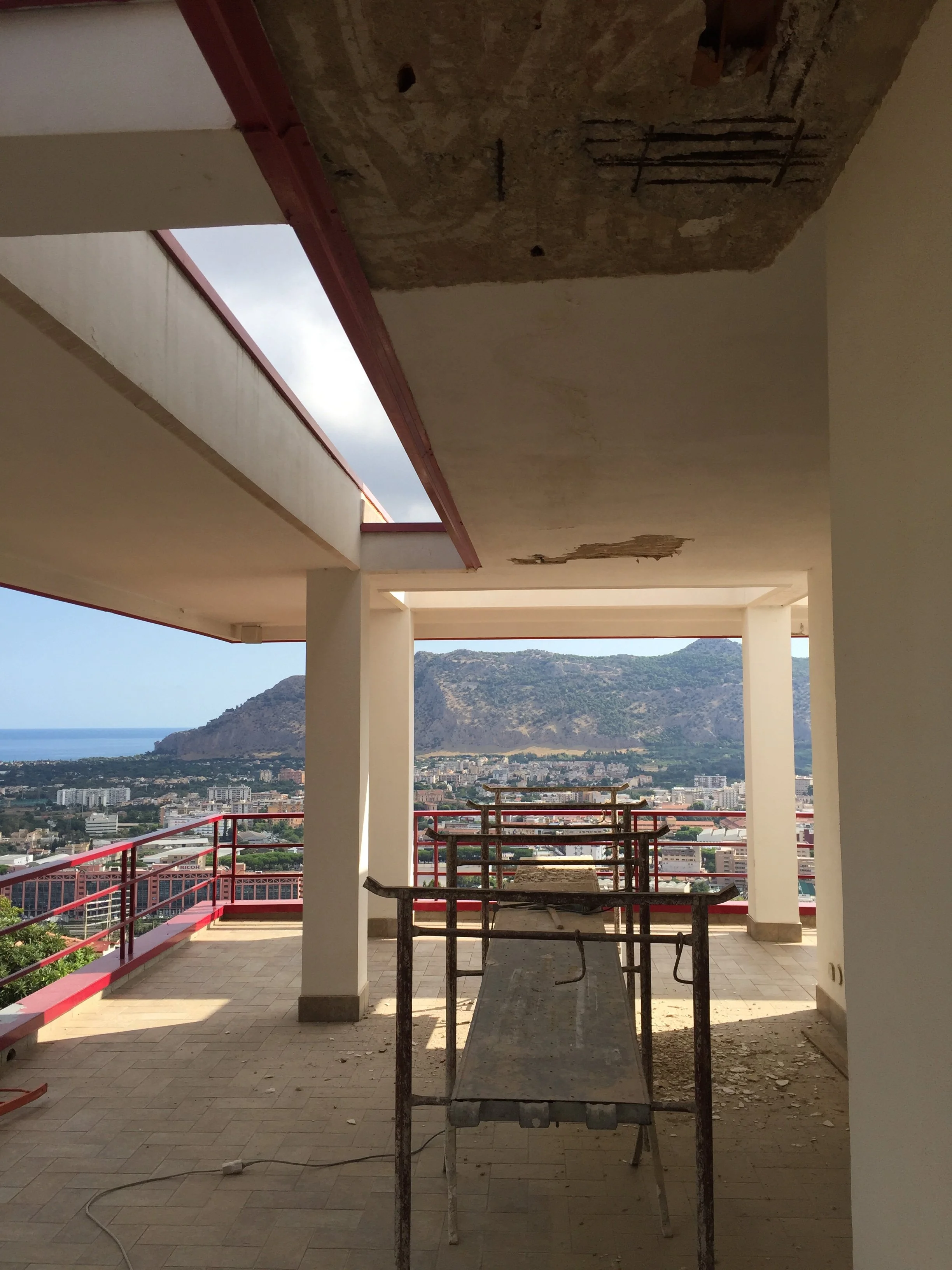 Intervento di risanamento e consolidamento strutturale nella villa a Palermo. La verifica delle strutture esistenti e delle condizioni di degrado permette di sviluppare soluzioni tecniche capaci di garantire sicurezza, durabilità e qualità architetto