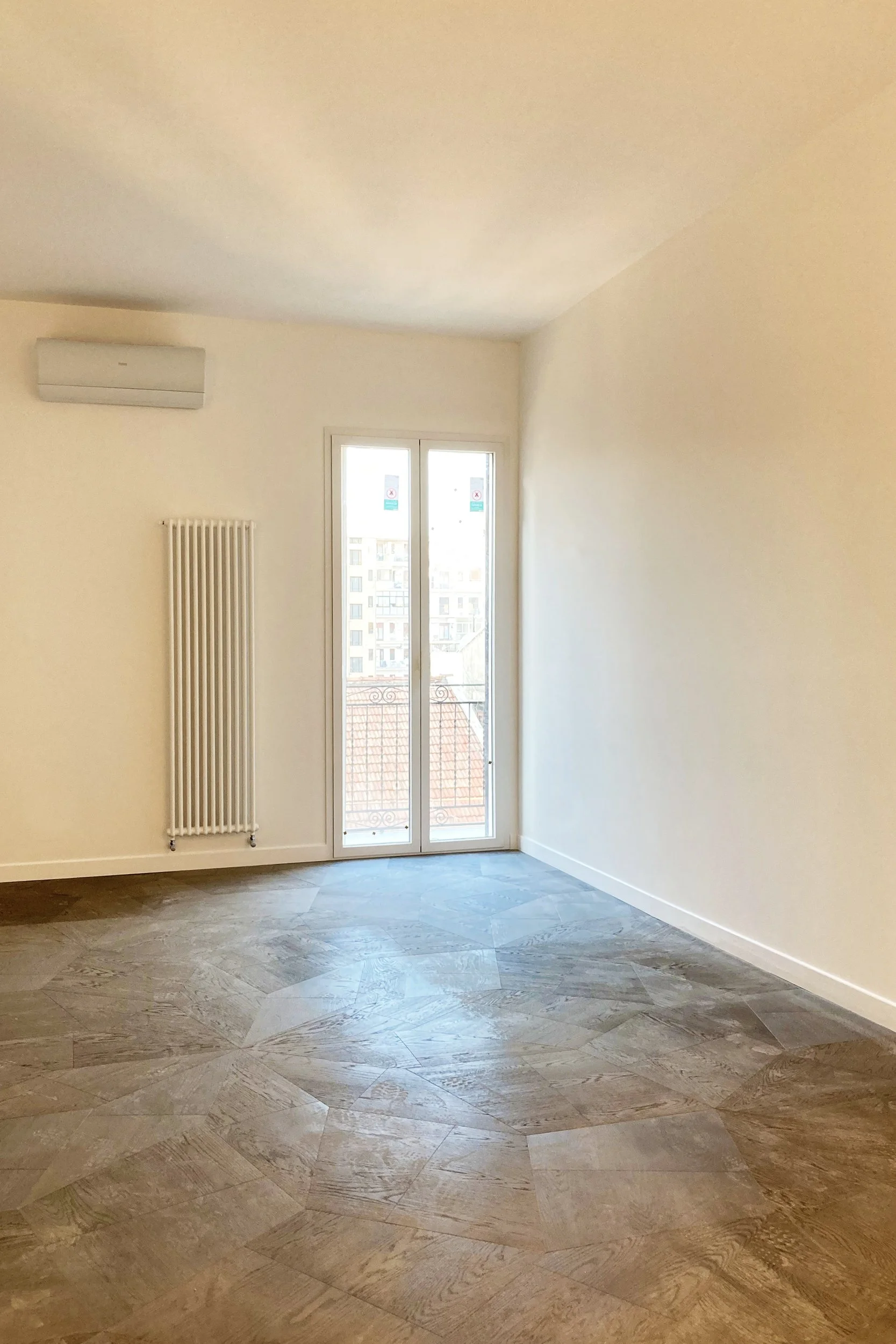 IL parquet Slide di Listone Giordano con la sua posa a stella utilizzato nel progetto Tornasole a Palermo di FDR architetto.