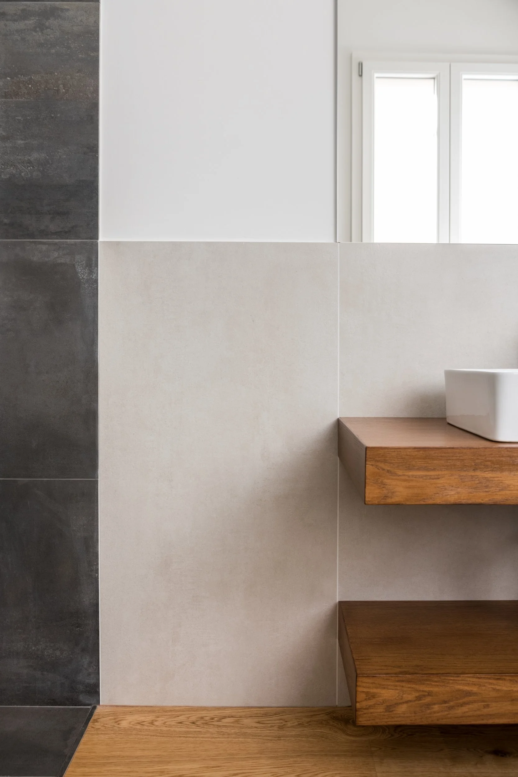 bagno-contemporaneo-doccia-effetto-parquet-rovere-palermo.jpg