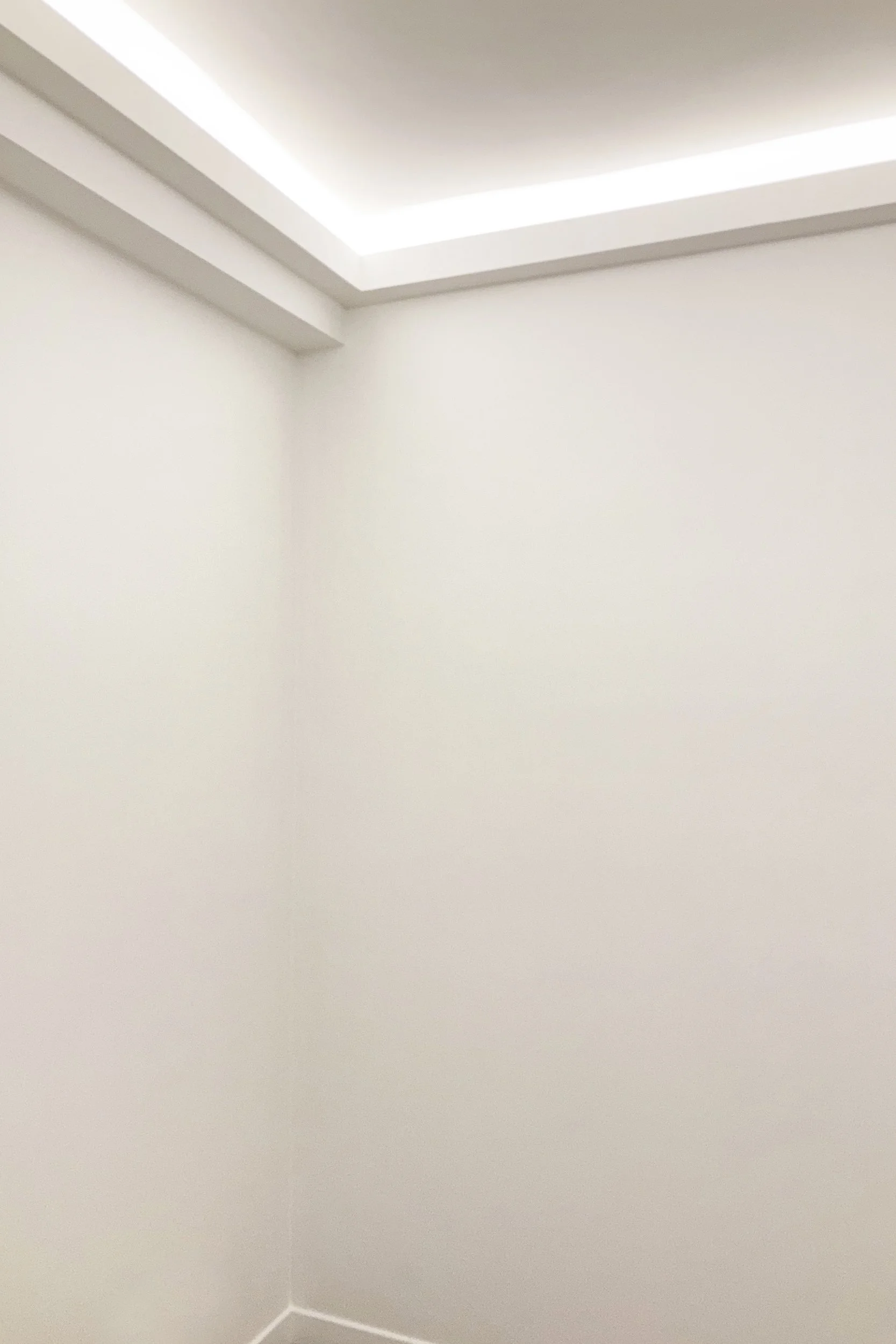Rapporto tra l'illuminazione in linea e la struttura esistente nel progetto di FDR architetto.