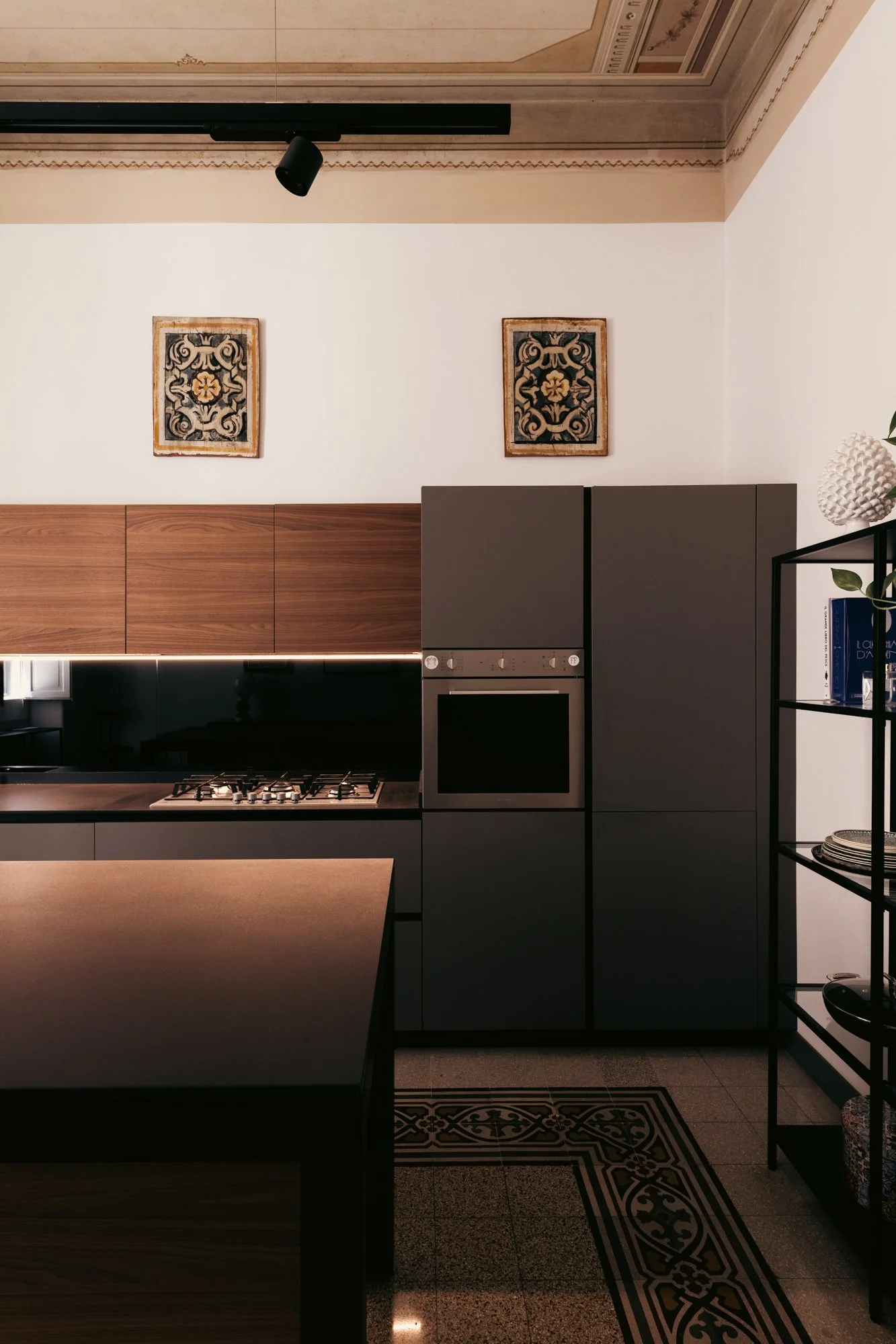 Strip led della cucina dell'appartamento a Palermo progettata da Francesco Di Raimondo.
