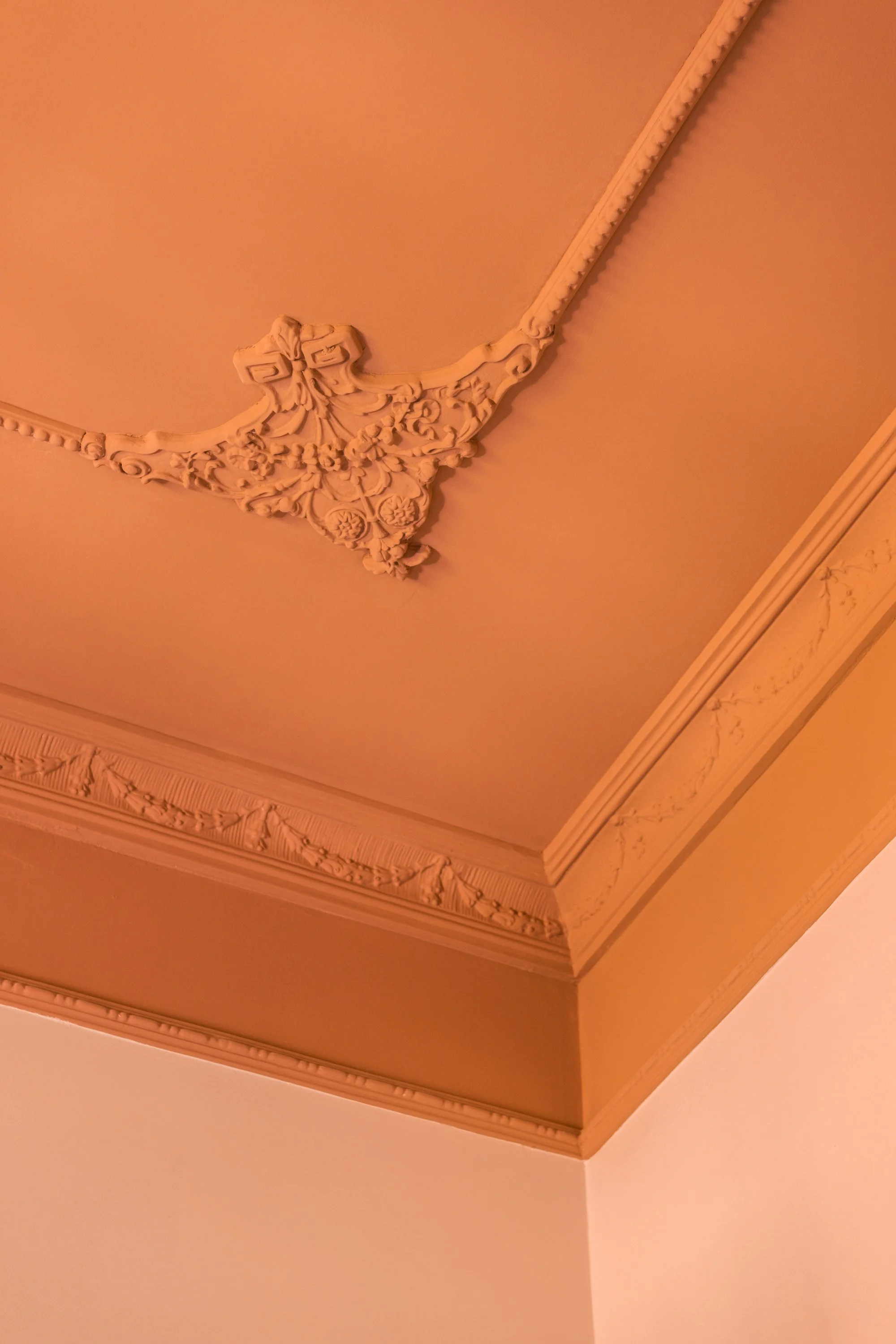 stucchi-storici-soffitto-restaurato-dialogo-antico-moderno-palermo.jpg