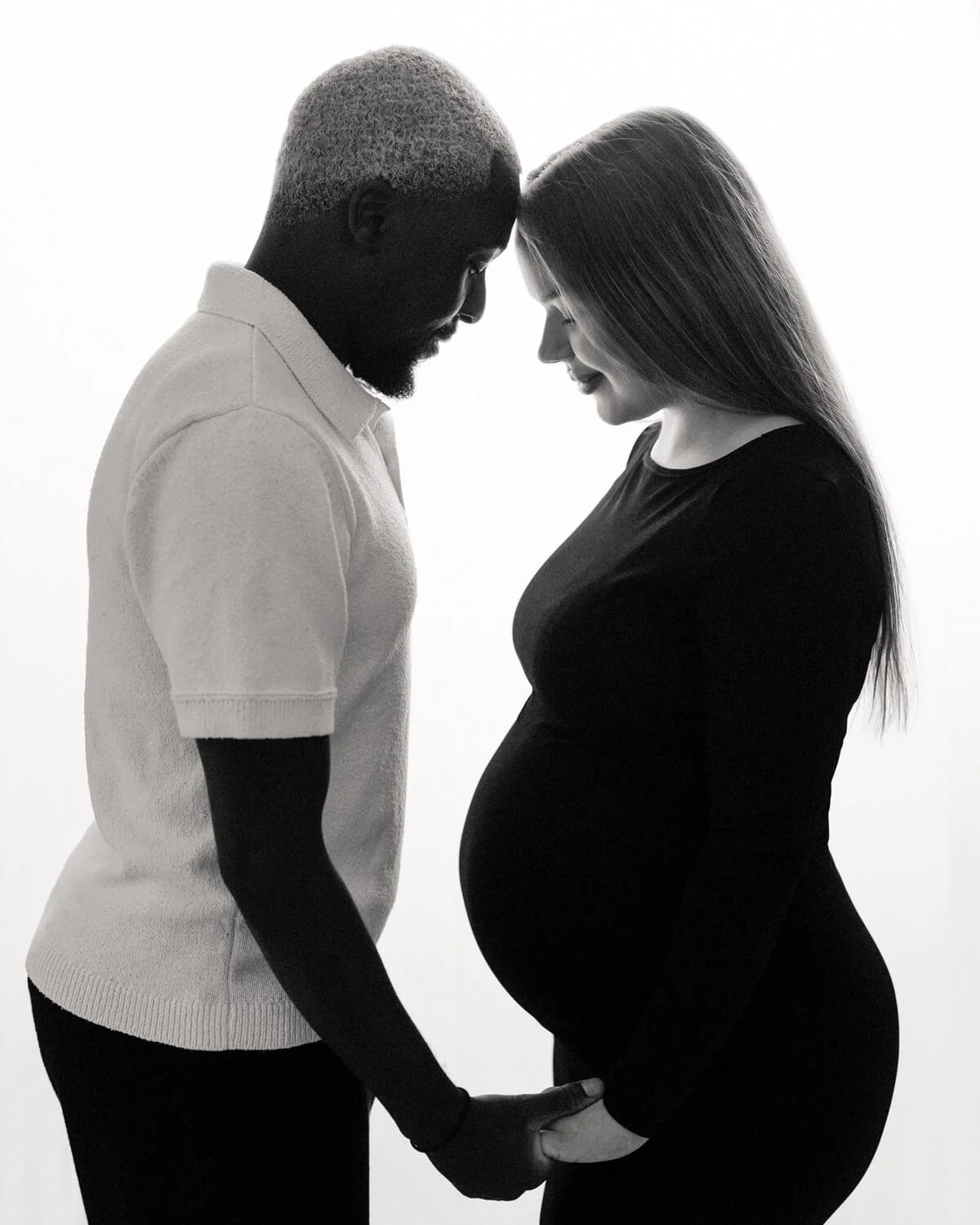 Mustavalkoinen yhteiskuva raskausajalta