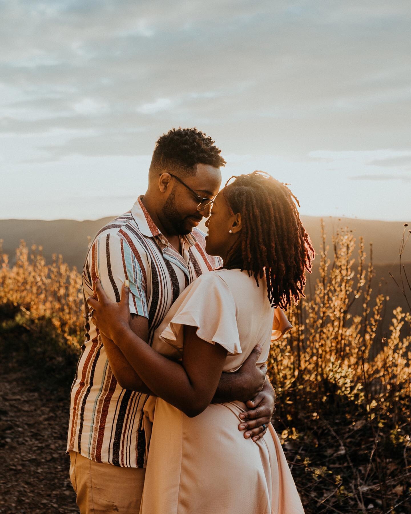 𝐘'𝐚𝐥𝐥 𝐦𝐲 𝐣𝐚𝐰 𝐢𝐬 𝐨𝐧 𝐭𝐡𝐞 𝐟𝐥𝐨𝐨𝐫!!!
 
I had such amazing sessions this past weekend, I couldn&rsquo;t wait to post this sneak peek!! I&rsquo;m so happy that greenery and warm weather is finally returning so I can capture stunning sun