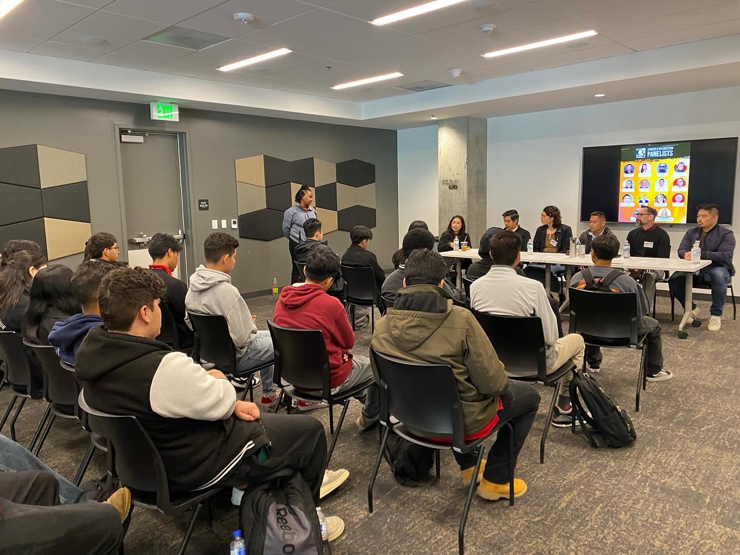 The annual Career Exploration pathway took place this past weekend with the Class of 2025!&nbsp;

Leaders had the opportunity to meet with 12 industry professionals during a &ldquo;speed dating&rdquo; networking event, and hear from our panelists who